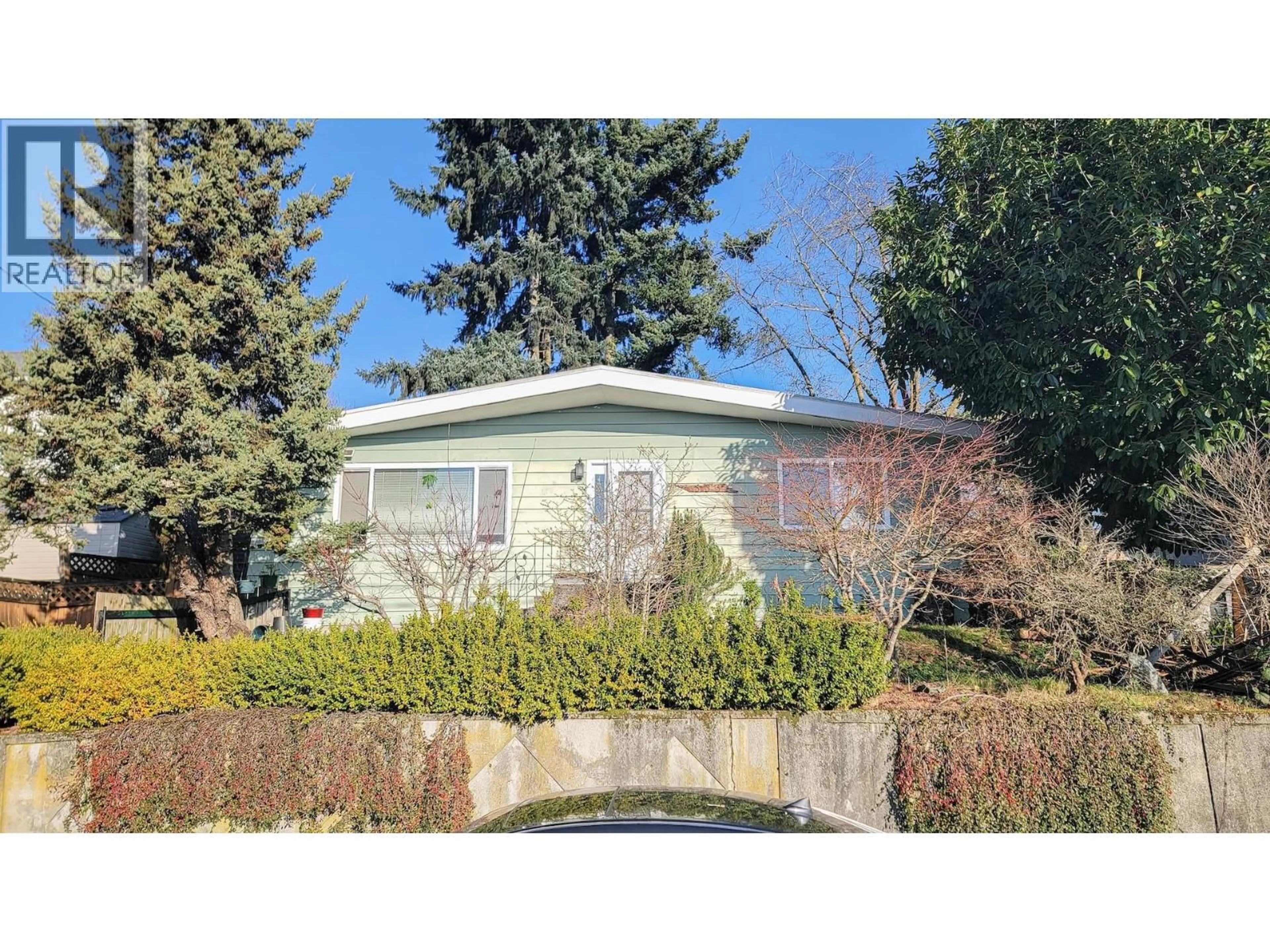 Home with vinyl exterior material, street for 333 LOUELLEN STREET, New Westminster British Columbia V3M4G6