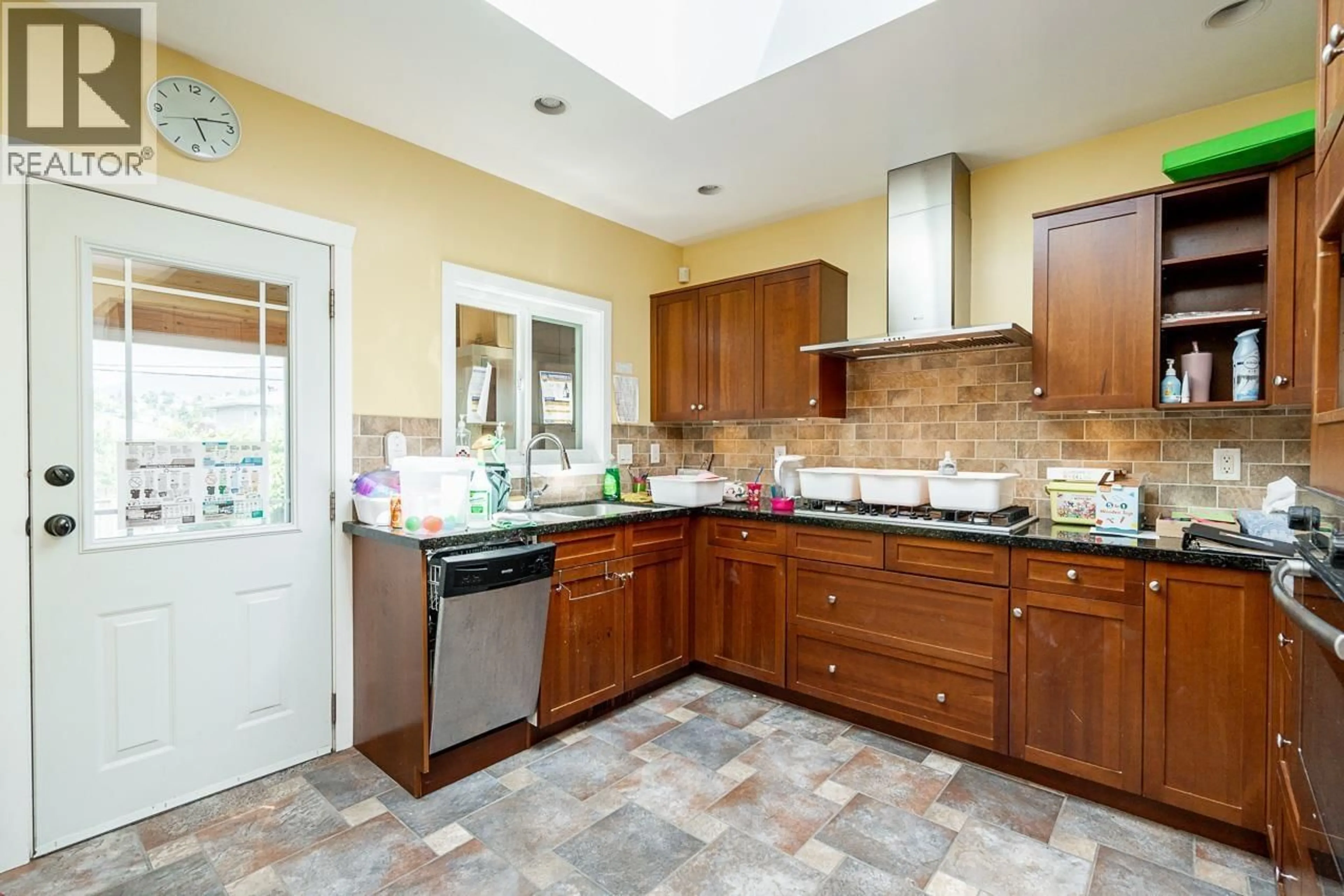 Standard kitchen, ceramic/tile floor for 4871 HIGHLAWN DRIVE, Burnaby British Columbia V5C3T2