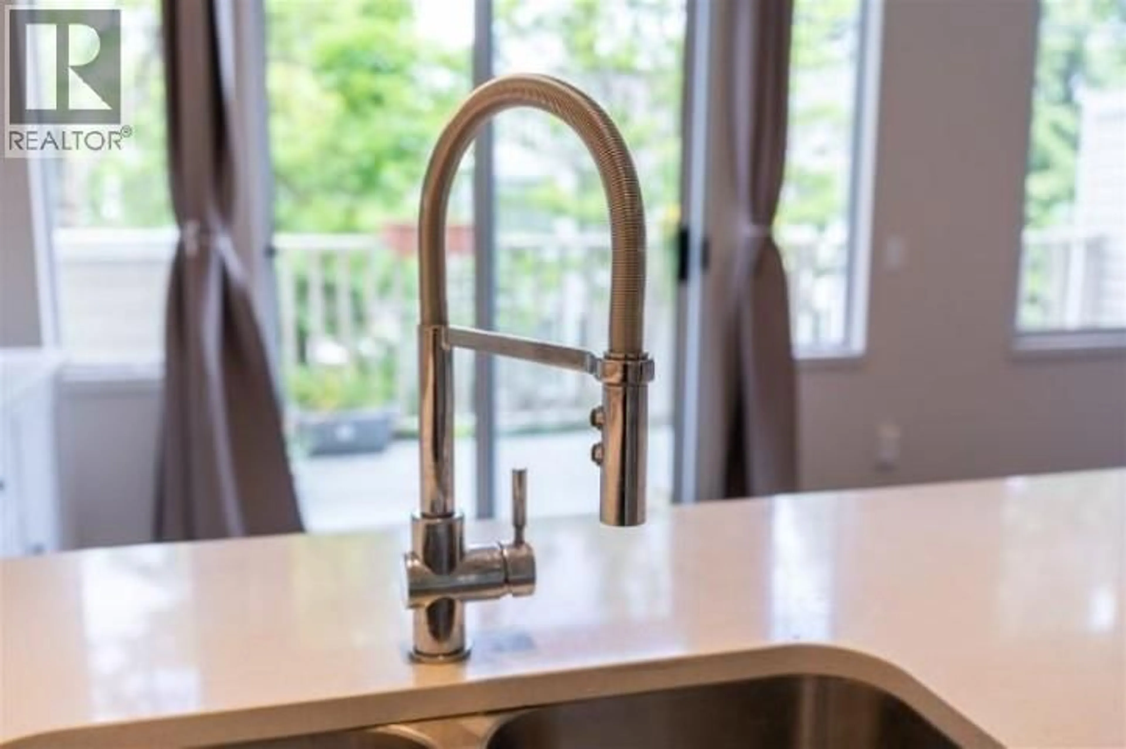 Contemporary kitchen, unknown for 10 - 7500 CUMBERLAND STREET, Burnaby British Columbia V3N4Z9