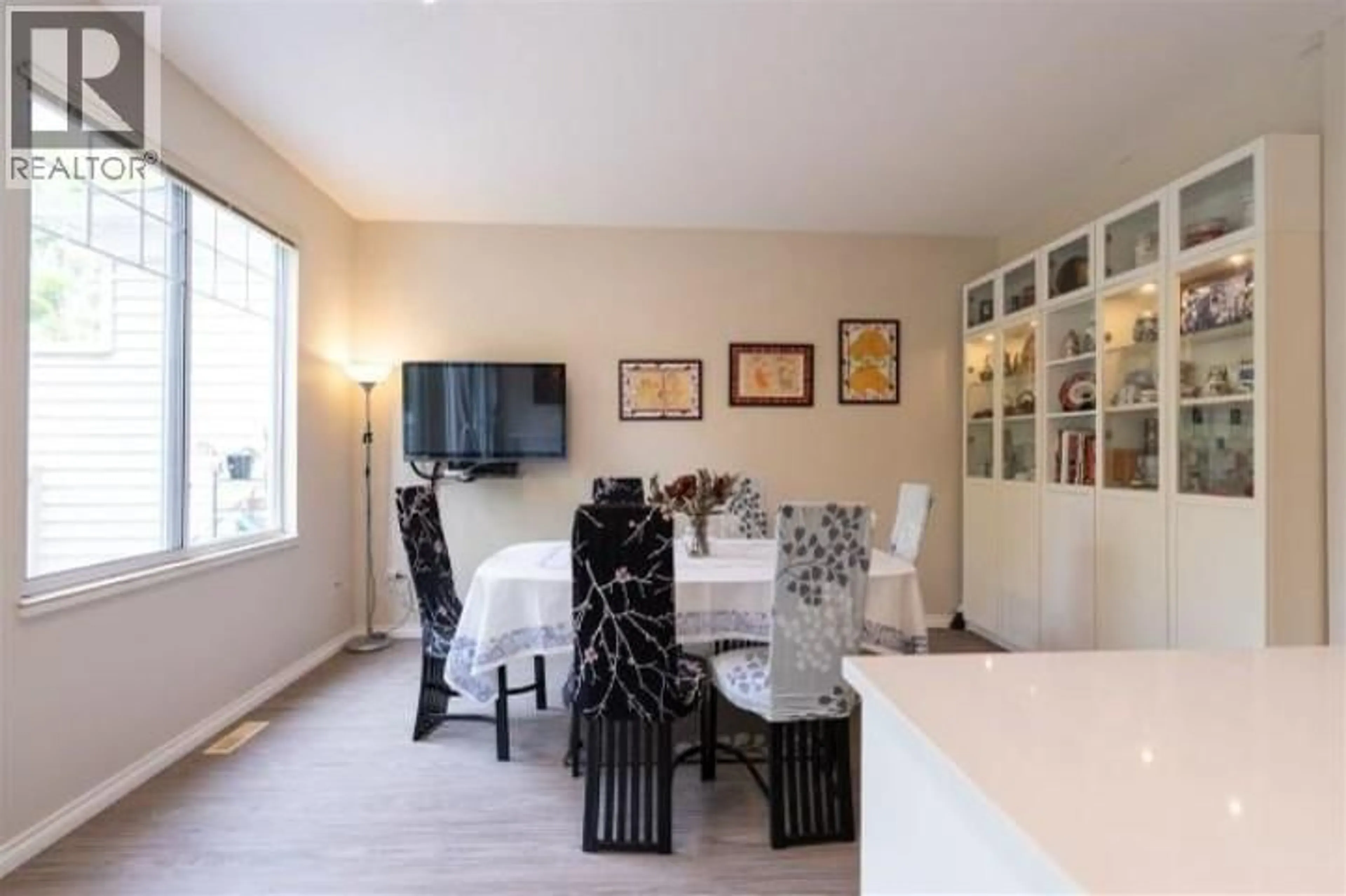 Unknown for 10 - 7500 CUMBERLAND STREET, Burnaby British Columbia V3N4Z9