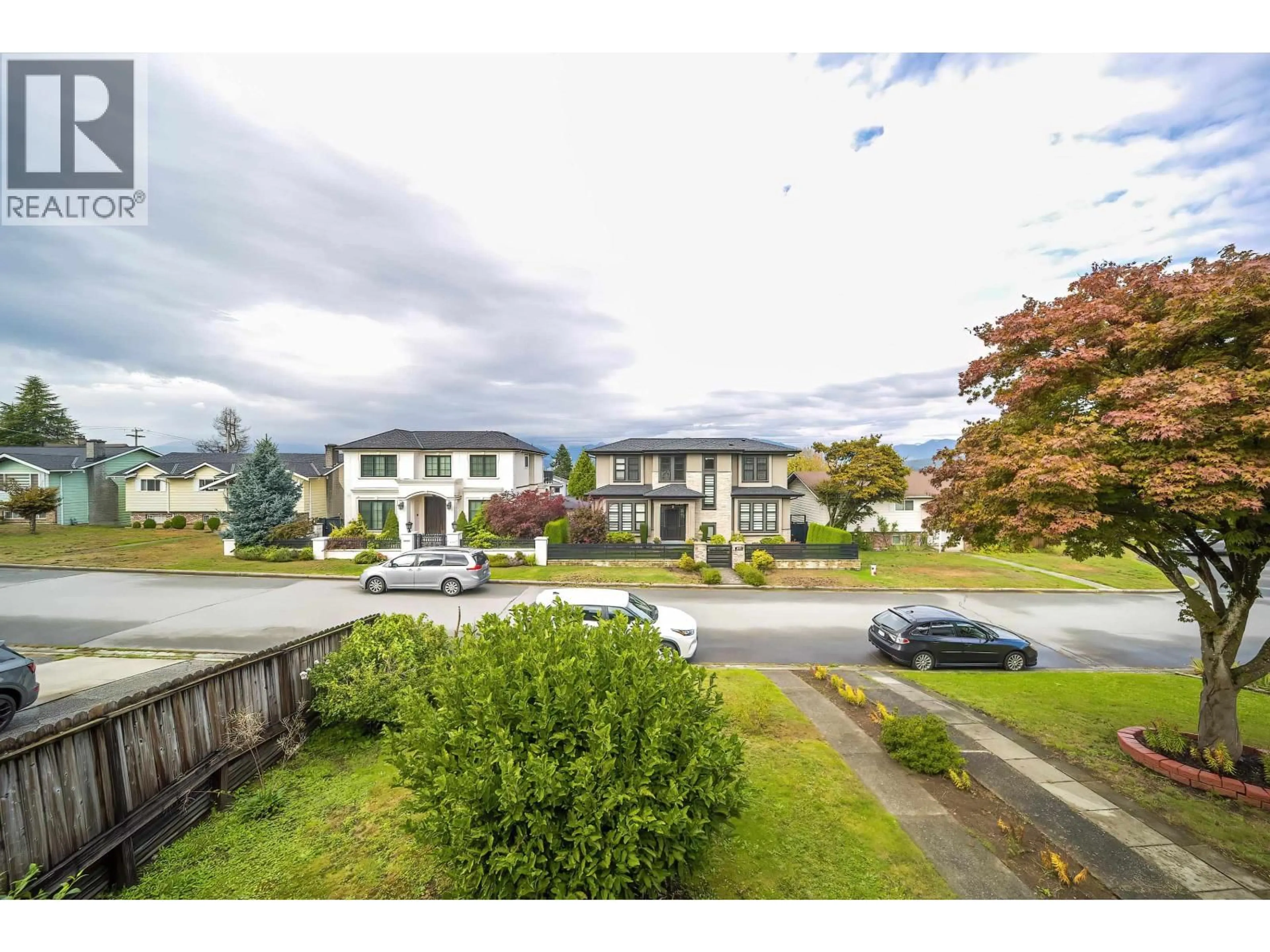 A pic from outside/outdoor area/front of a property/back of a property/a pic from drone, unknown for 4790 HARLEY CRESCENT, Burnaby British Columbia V5H4A8