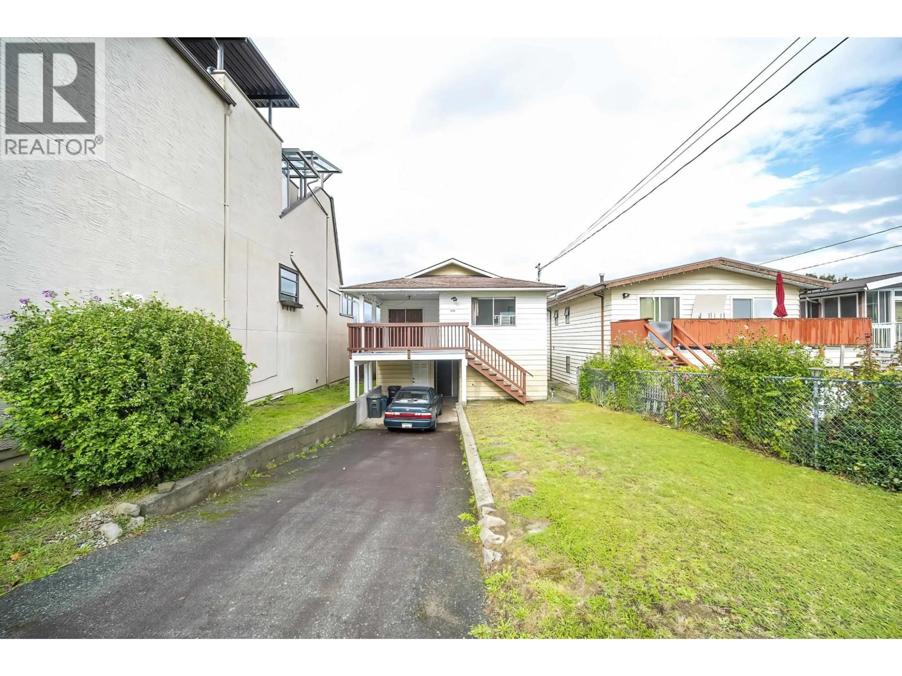 A pic from outside/outdoor area/front of a property/back of a property/a pic from drone, street for 4790 HARLEY CRESCENT, Burnaby British Columbia V5H4A8