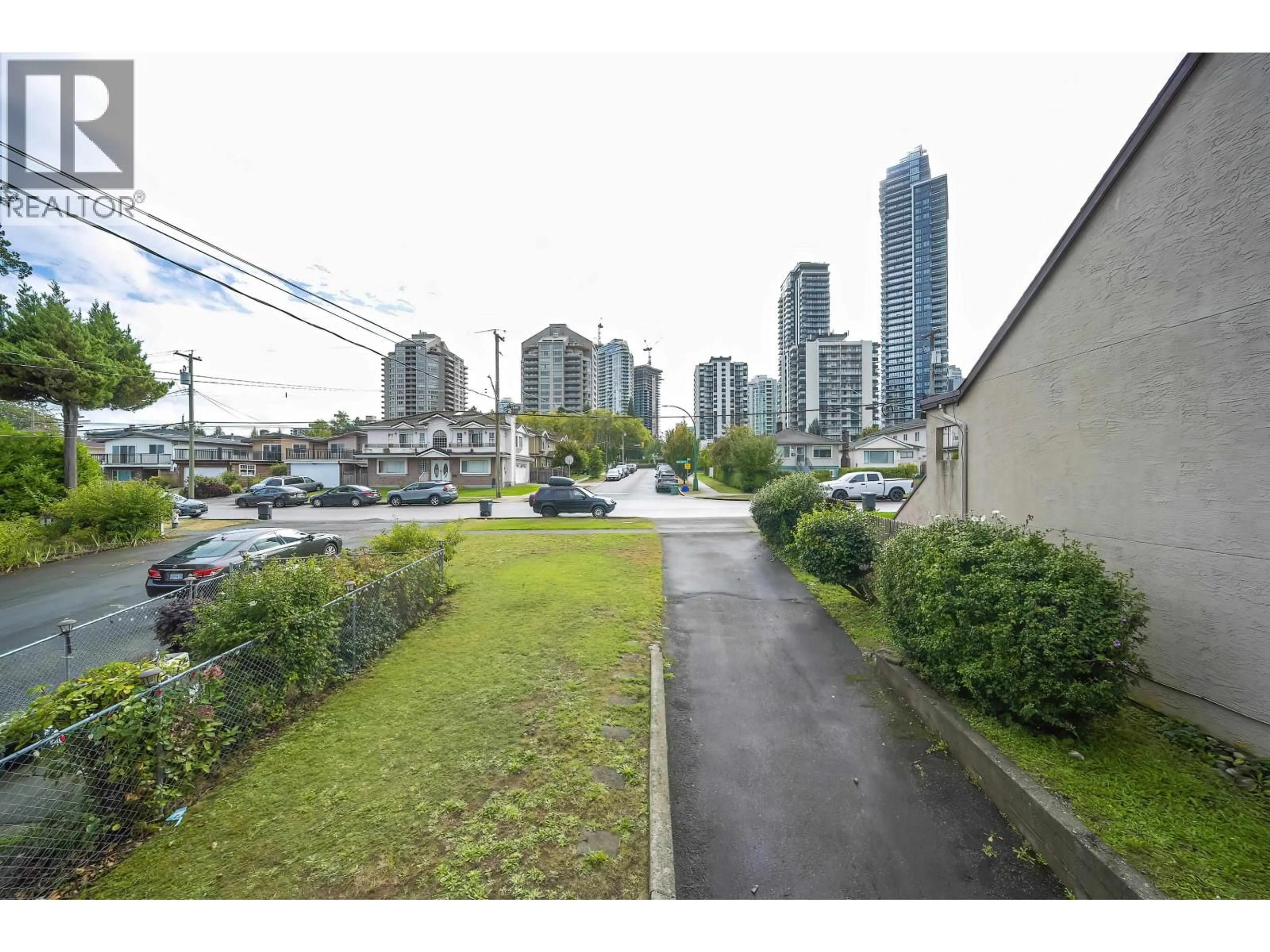A pic from outside/outdoor area/front of a property/back of a property/a pic from drone, city buildings view from balcony for 4790 HARLEY CRESCENT, Burnaby British Columbia V5H4A8