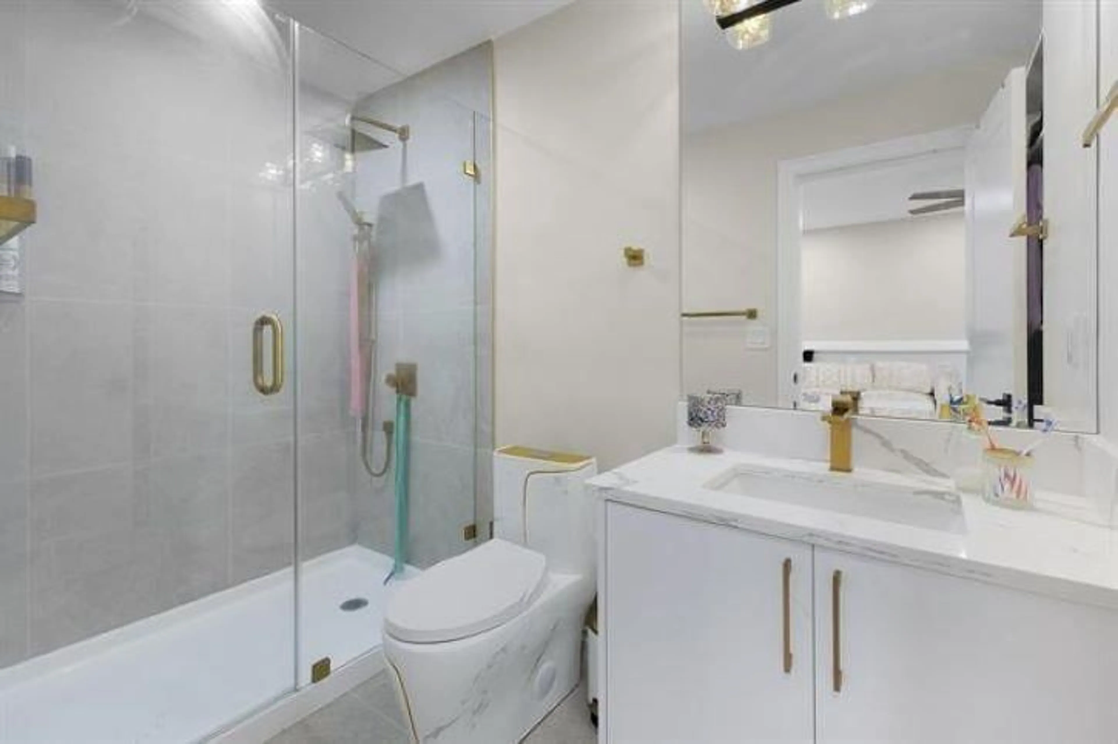 Standard bathroom, unknown for 18244 54 AVENUE, Surrey British Columbia V3S7Z1