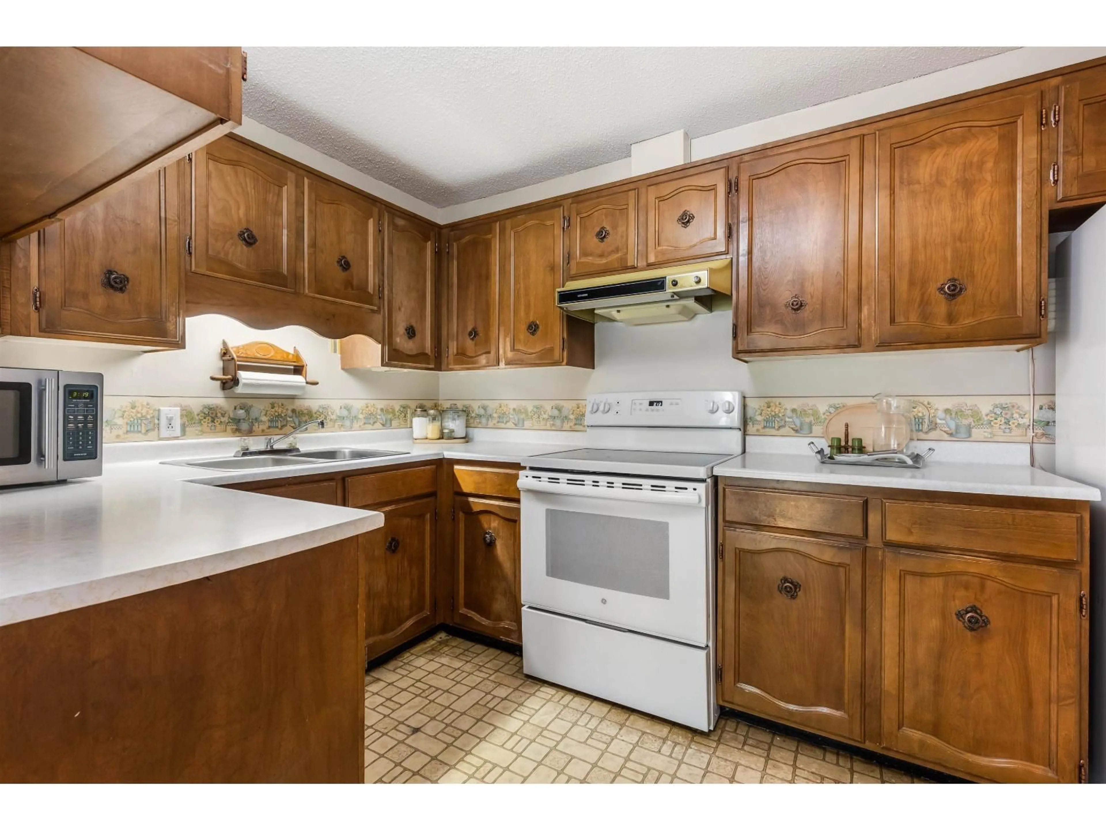 Standard kitchen, unknown for 9170 HOLLY STREET, Chilliwack British Columbia V2P6A7