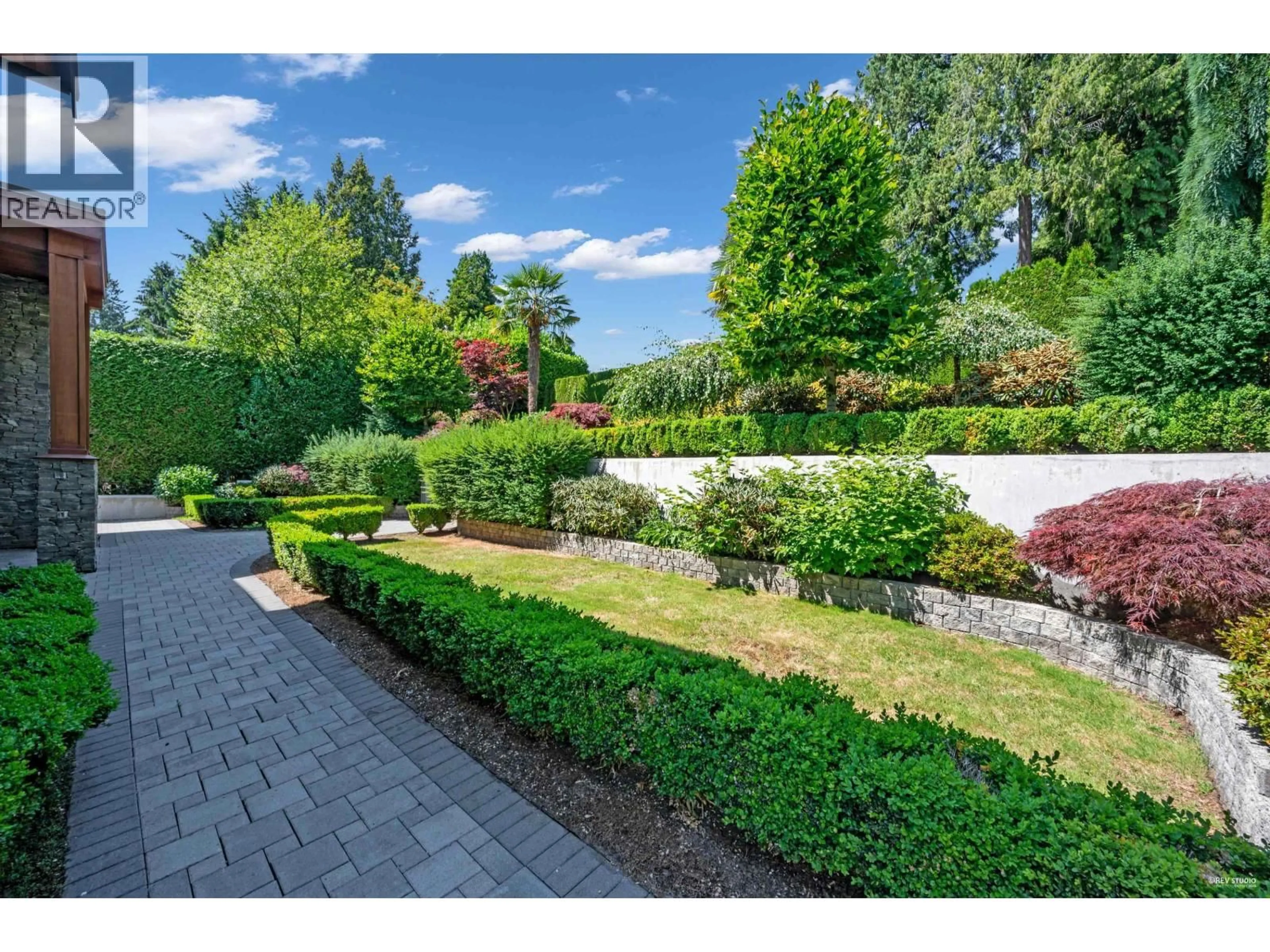 A pic from outside/outdoor area/front of a property/back of a property/a pic from drone, street for 1350 PALMERSTON AVENUE, West Vancouver British Columbia V7T2H7