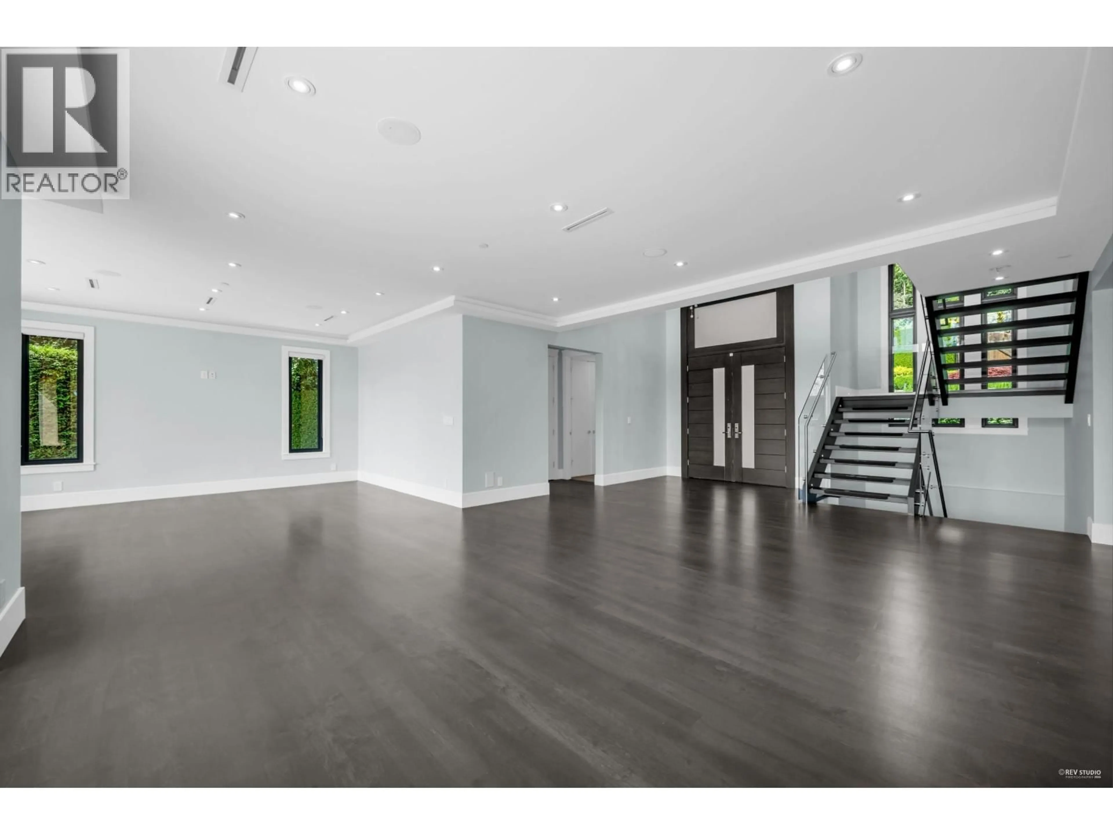 Indoor foyer for 1350 PALMERSTON AVENUE, West Vancouver British Columbia V7T2H7