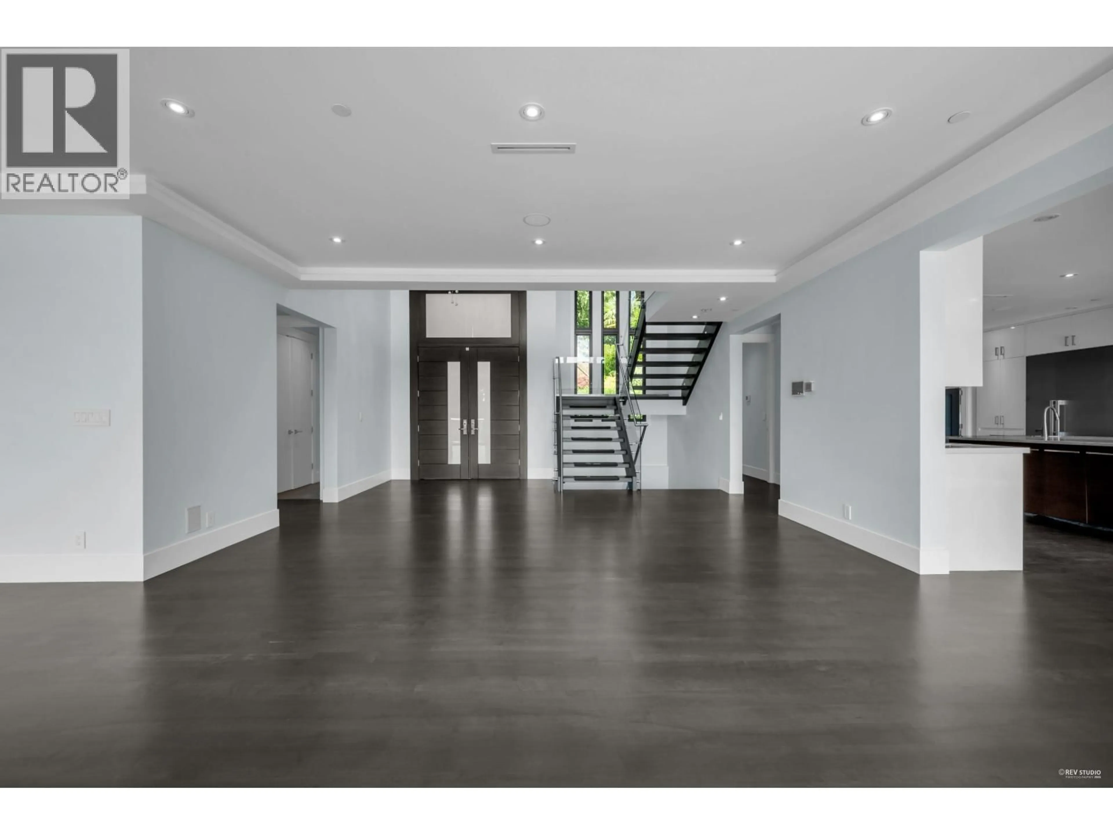 Indoor foyer for 1350 PALMERSTON AVENUE, West Vancouver British Columbia V7T2H7