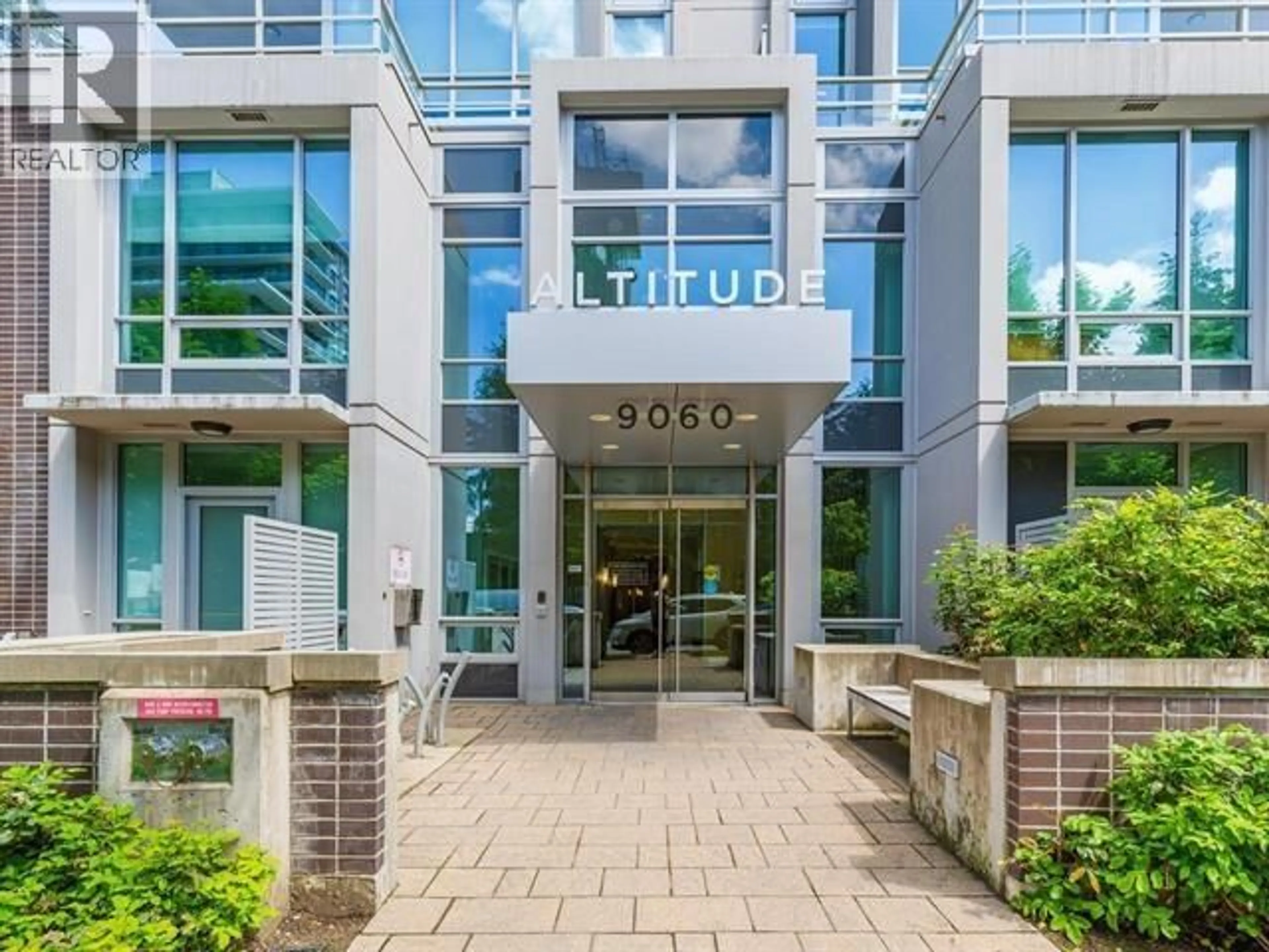 Indoor foyer for 1006 - 9060 UNIVERSITY CRESCENT, Burnaby British Columbia V5A0E1