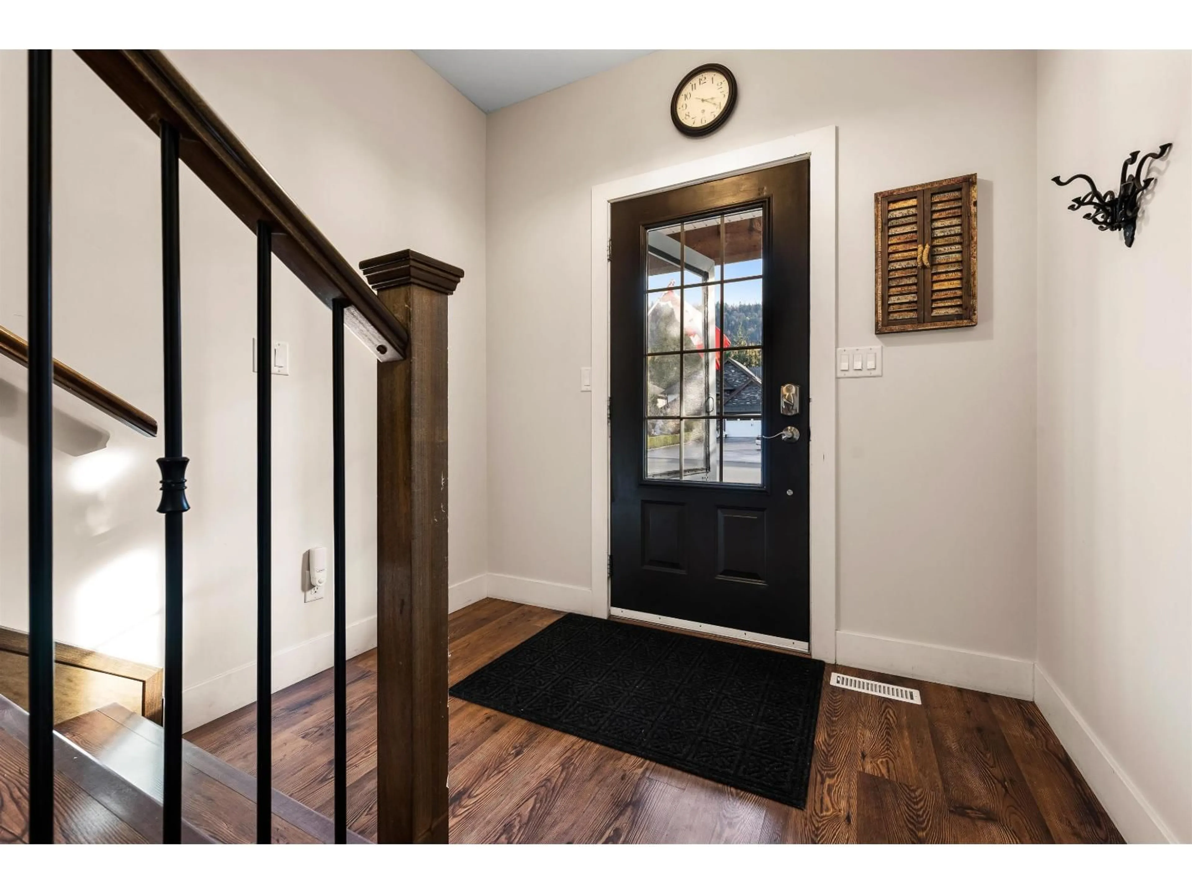 Indoor entryway for 44405 MCLAREN DRIVE, Chilliwack British Columbia V2R0A3