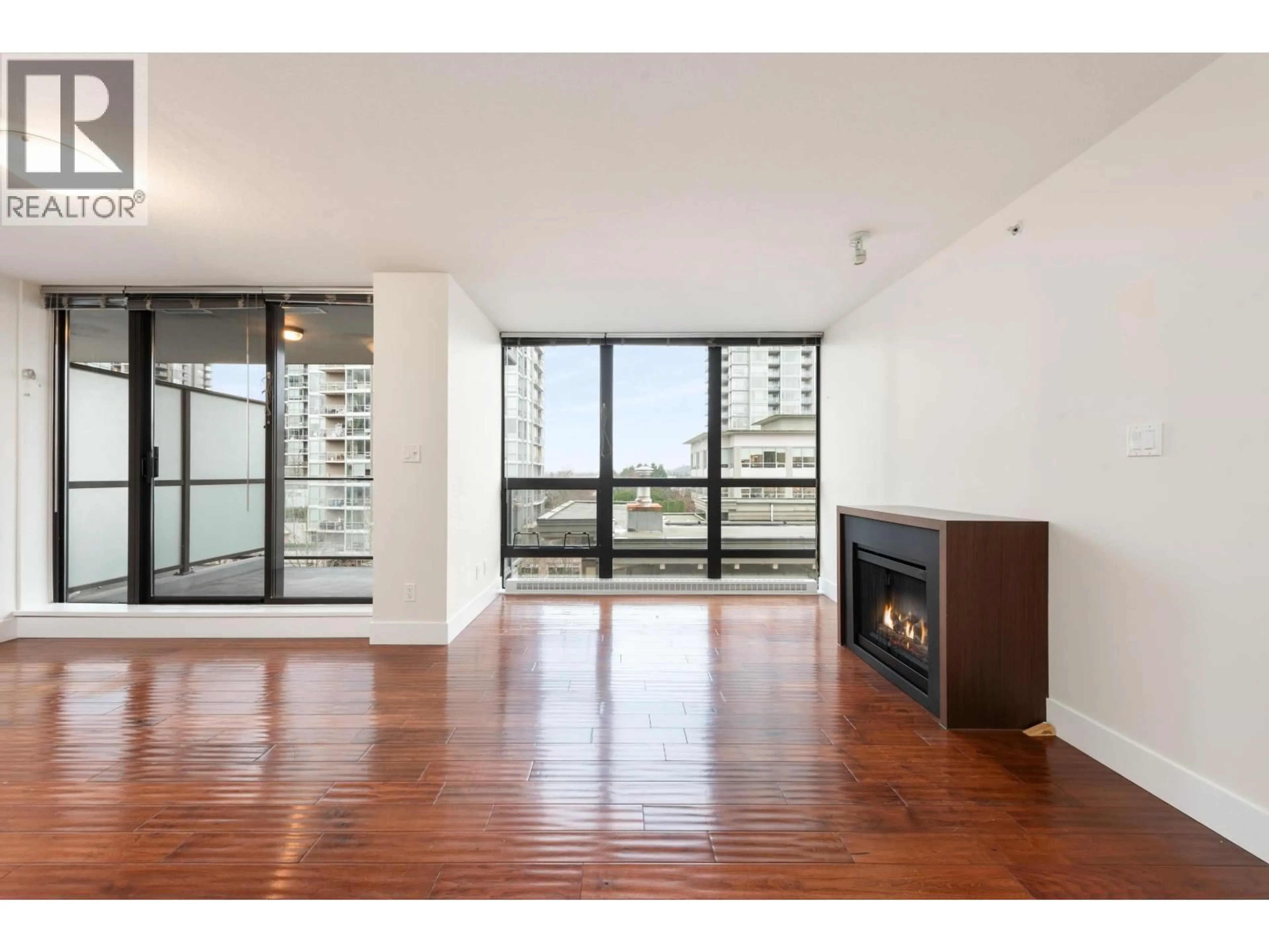 Unknown for 705 - 2959 GLEN DRIVE, Coquitlam British Columbia V3B0B8