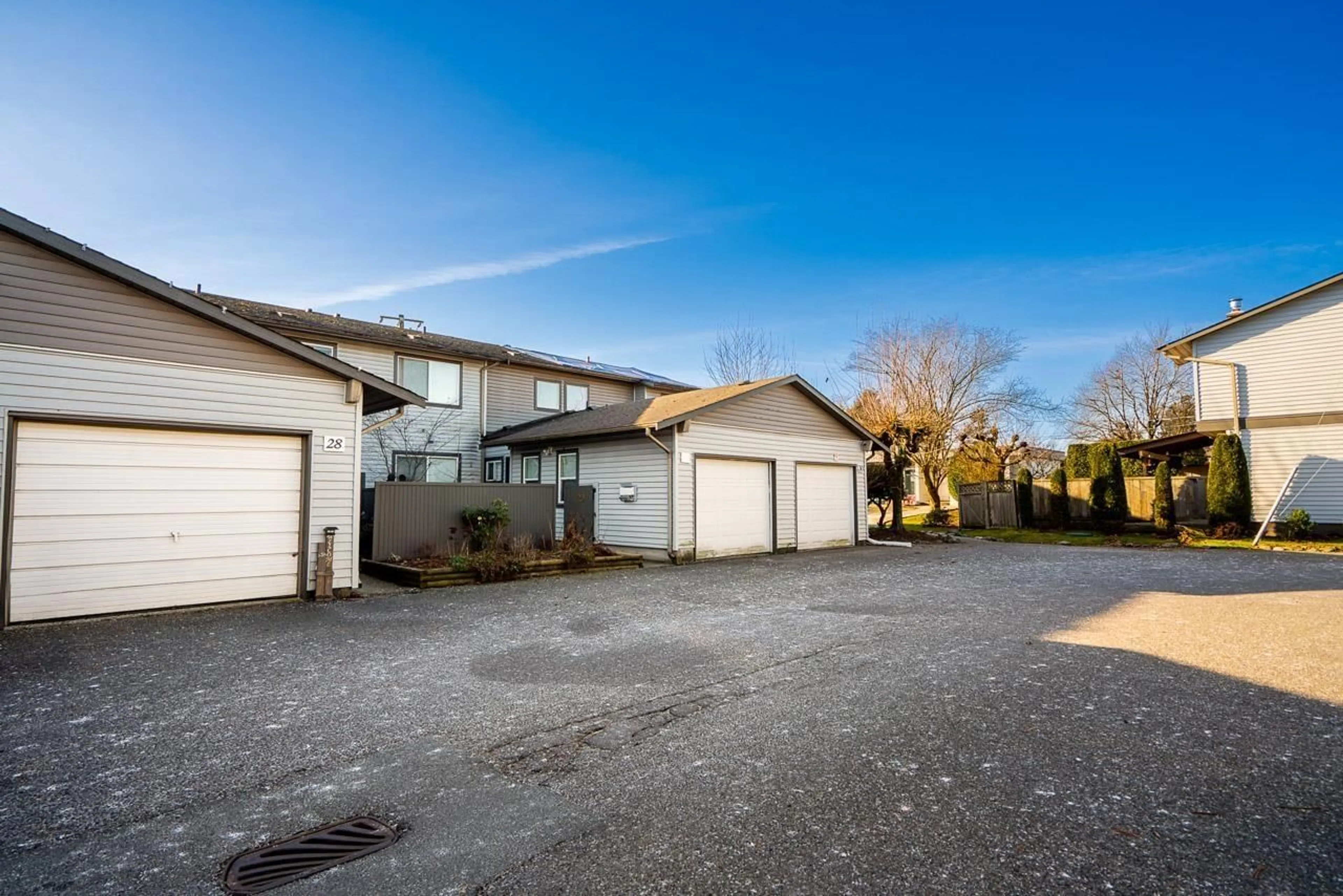 Indoor garage for 28 - 46689 FIRST AVENUE, Chilliwack British Columbia V2P1X5