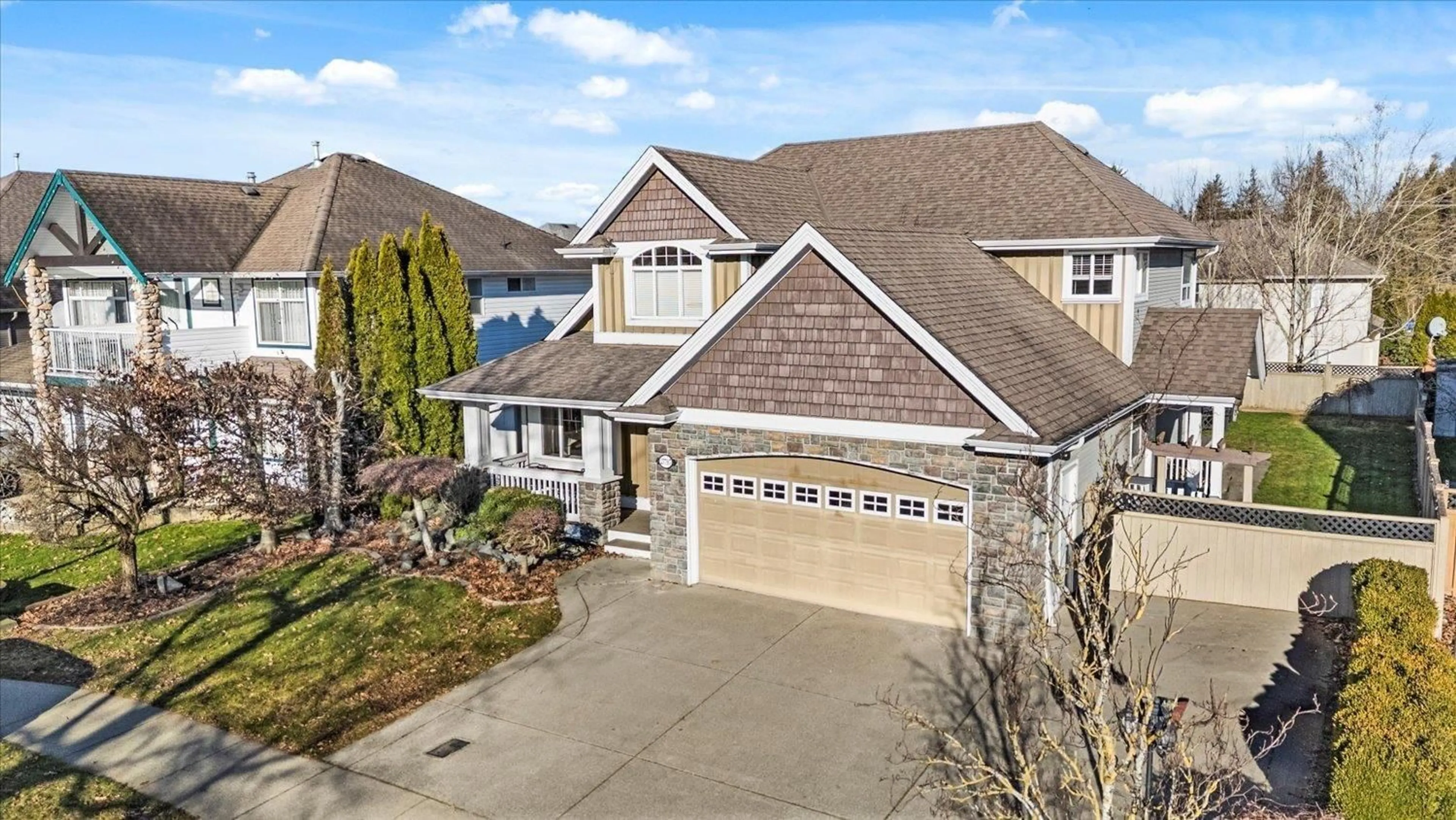 A pic from outside/outdoor area/front of a property/back of a property/a pic from drone, unknown for 27797 ROUNDHOUSE DRIVE, Abbotsford British Columbia V4X0A2