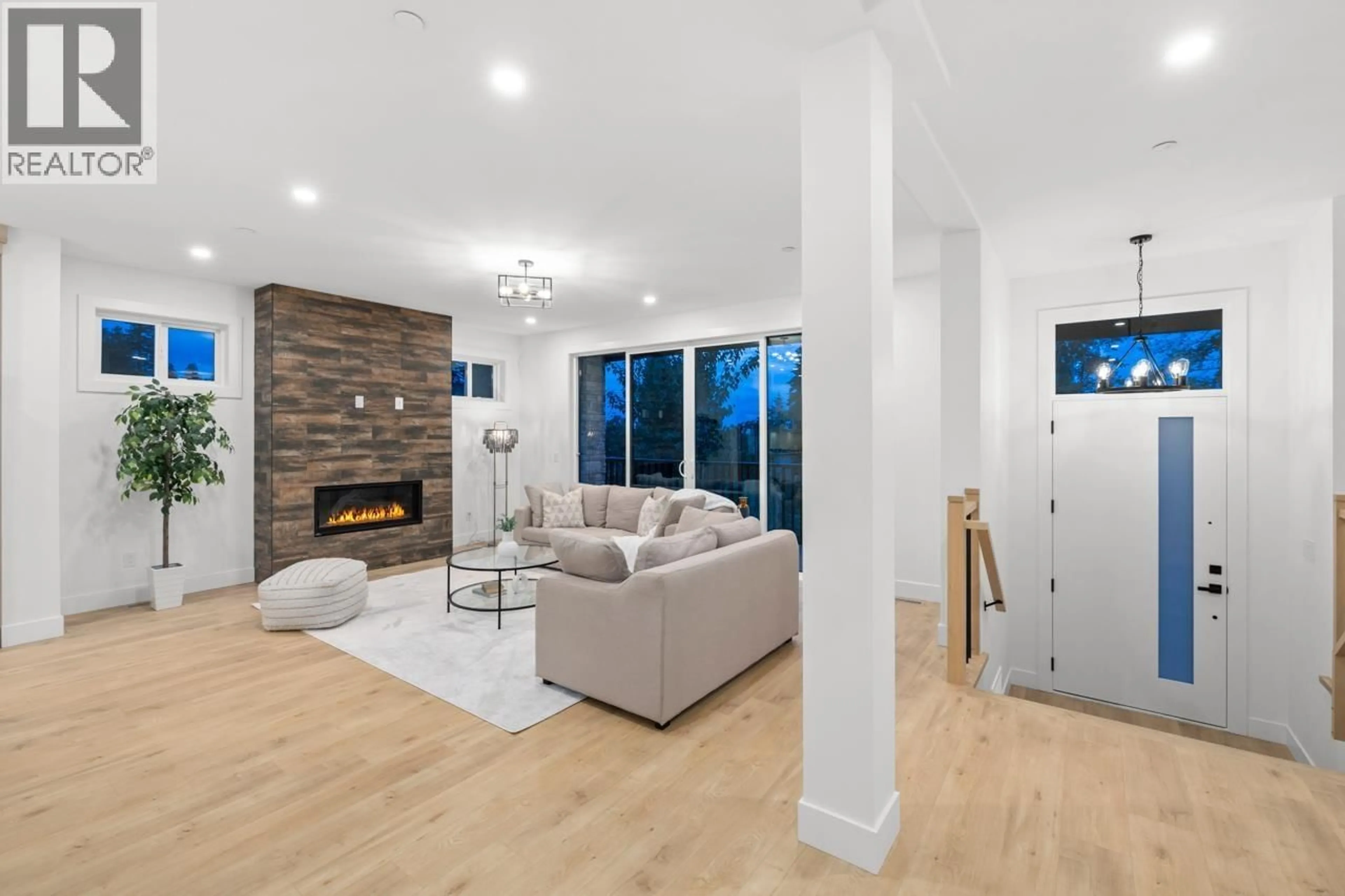 Living room with furniture, unknown for 10490 MCVEETY STREET, Maple Ridge British Columbia V2W0K3