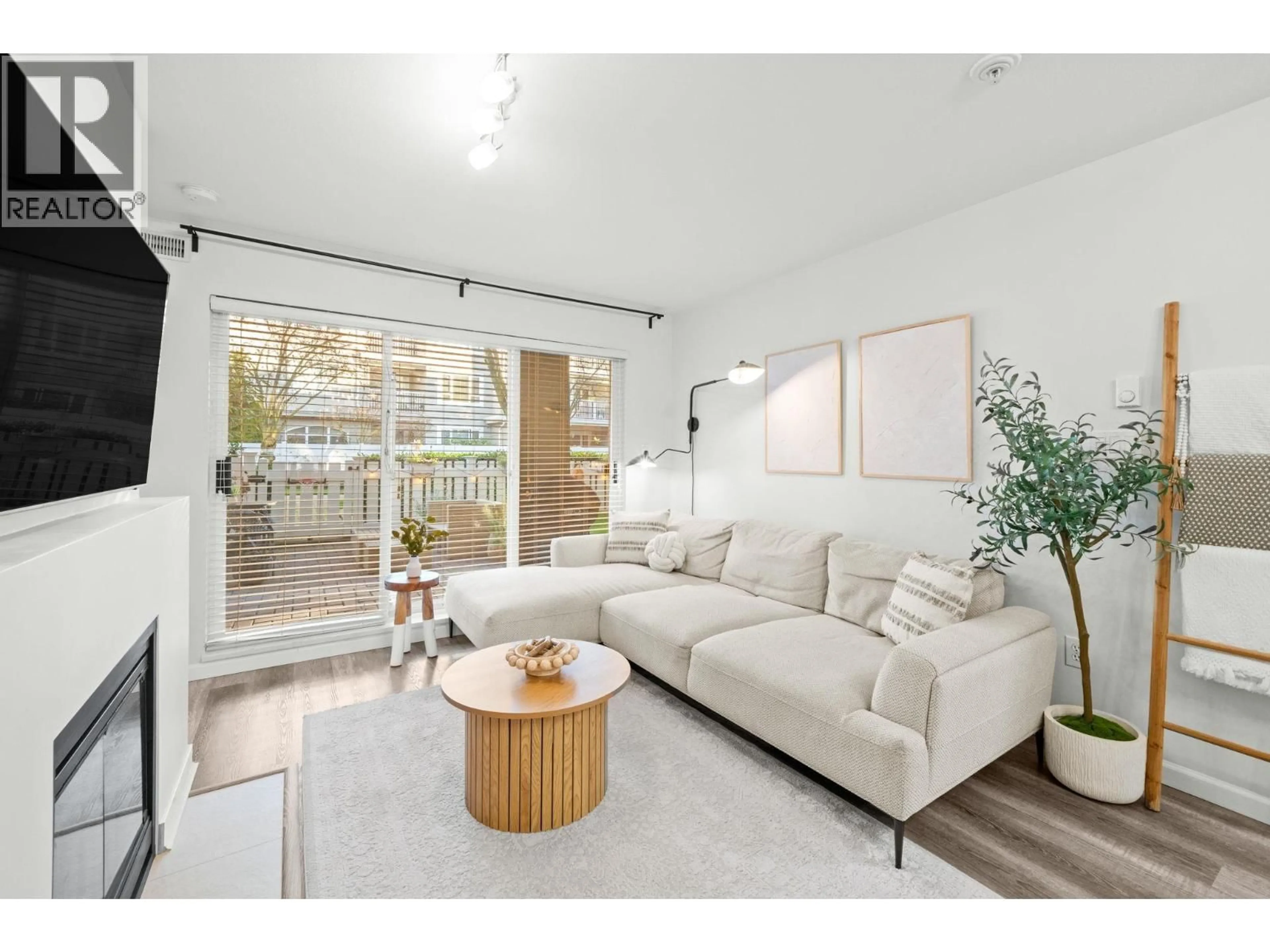 Living room with furniture, wood/laminate floor for 118 - 5900 DOVER CRESCENT, Richmond British Columbia V7C5R4