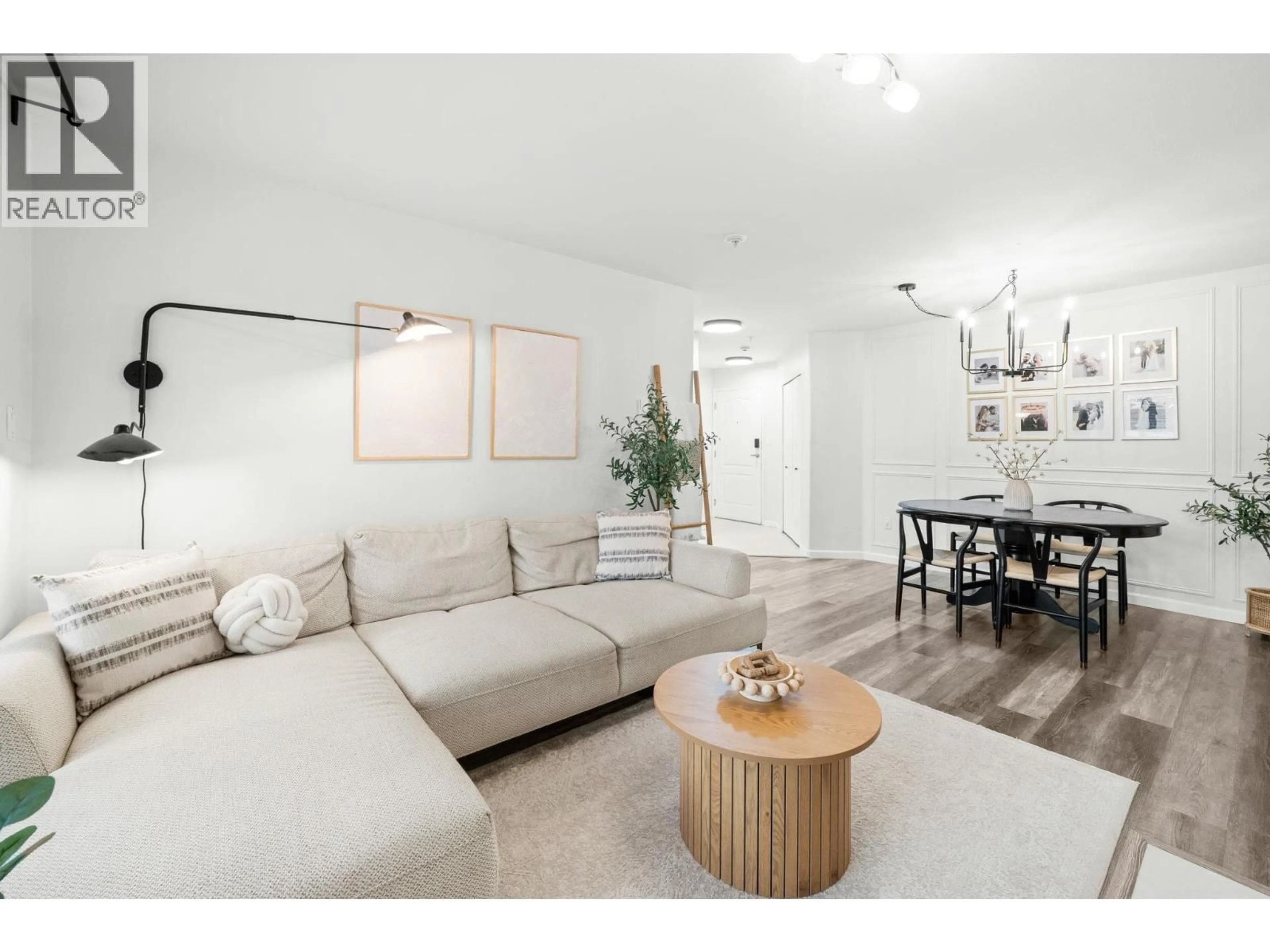 Living room with furniture, wood/laminate floor for 118 - 5900 DOVER CRESCENT, Richmond British Columbia V7C5R4