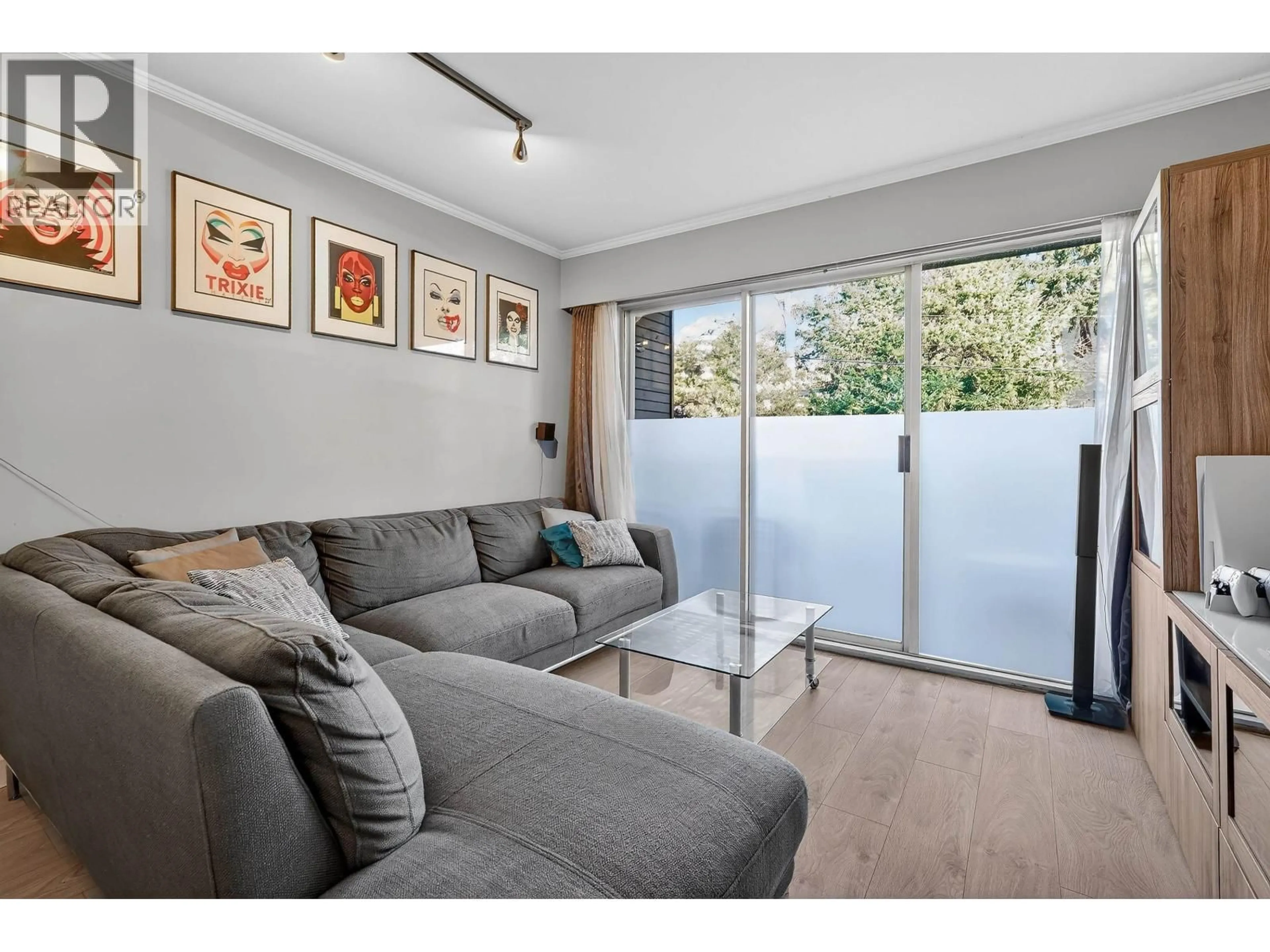 Living room with furniture, unknown for 211 - 230 MOWAT STREET, New Westminster British Columbia V3M4B2