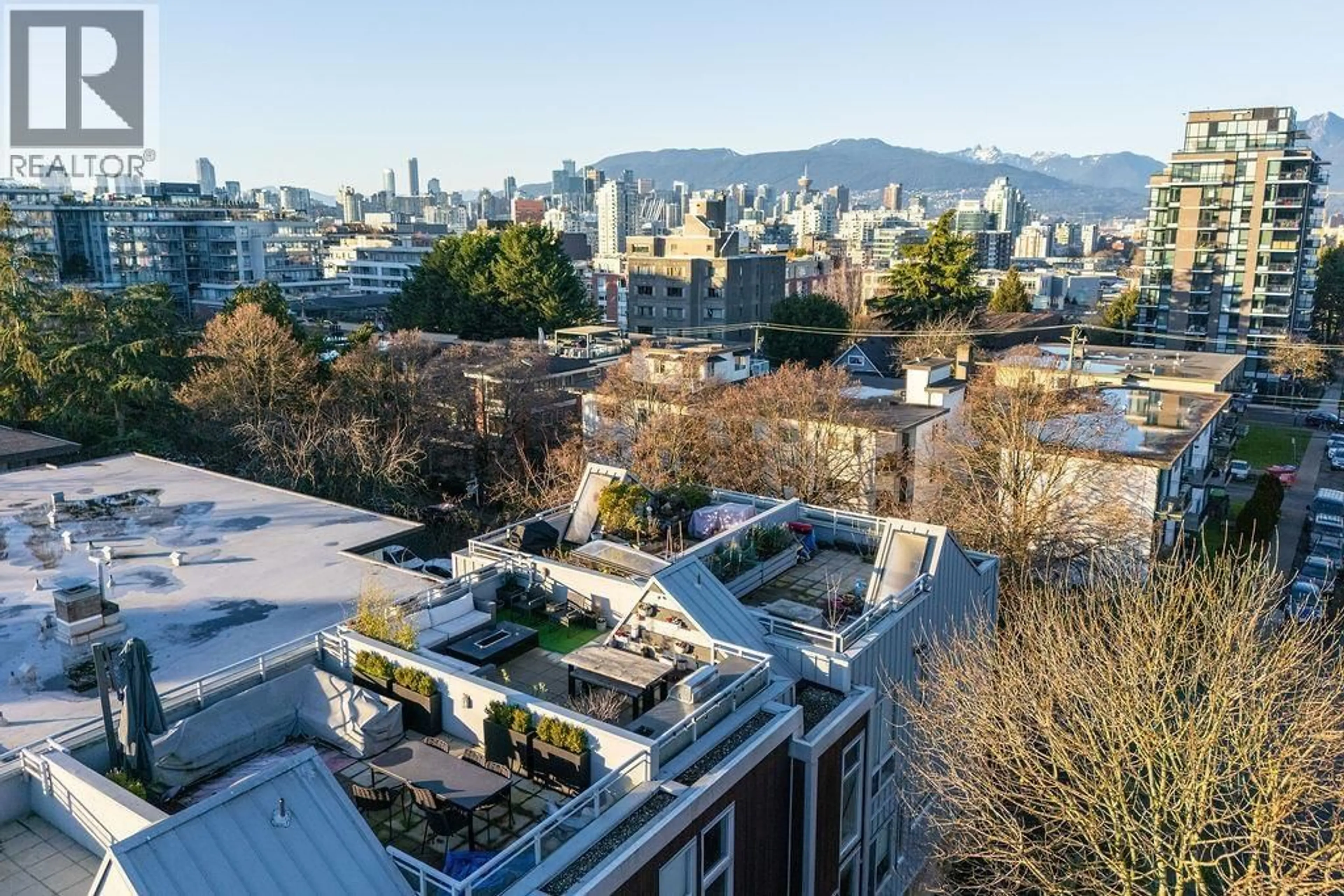 A pic from outside/outdoor area/front of a property/back of a property/a pic from drone, city buildings view from balcony for 2323 BRUNSWICK STREET, Vancouver British Columbia V5T3L8
