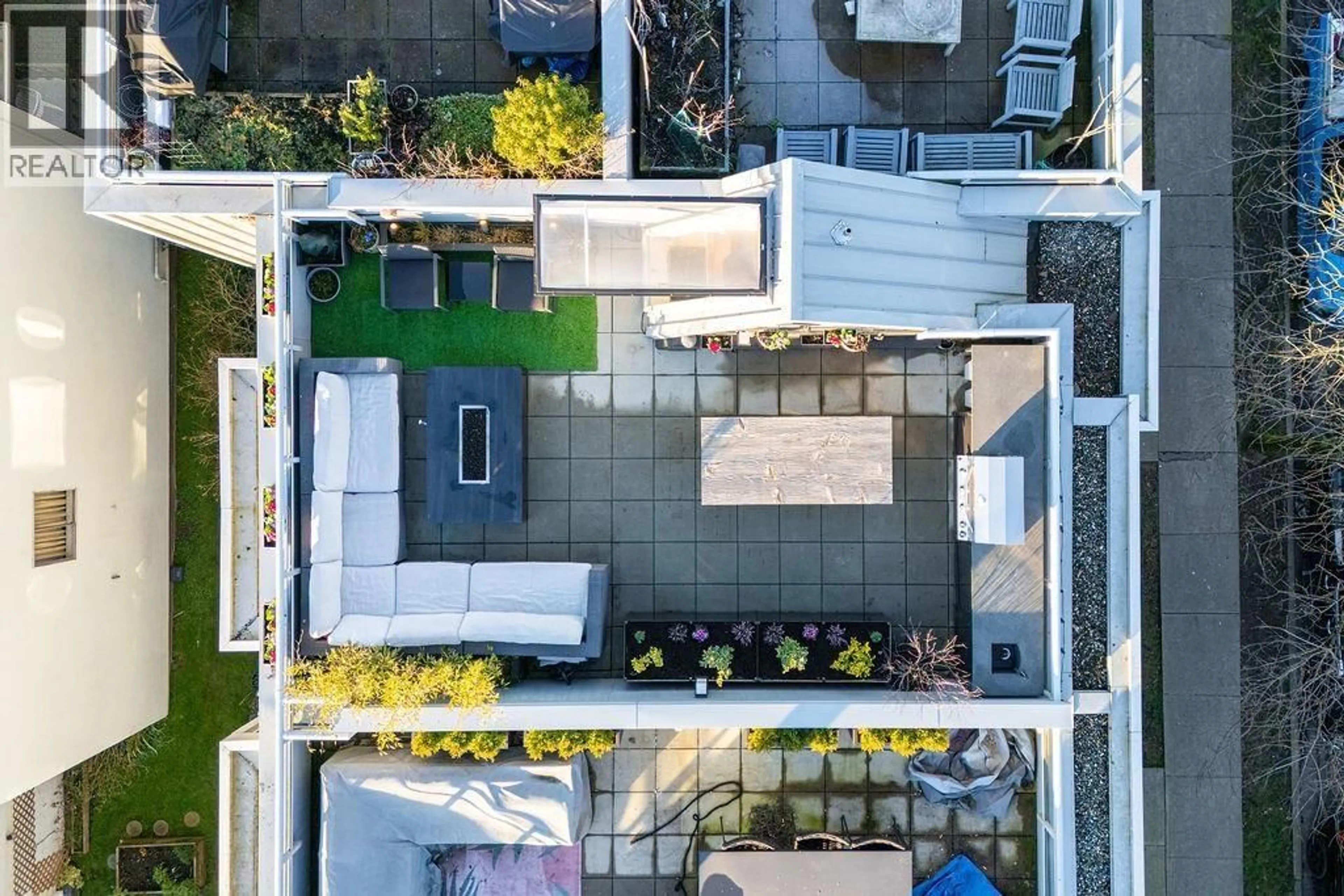 A pic from outside/outdoor area/front of a property/back of a property/a pic from drone, street for 2323 BRUNSWICK STREET, Vancouver British Columbia V5T3L8