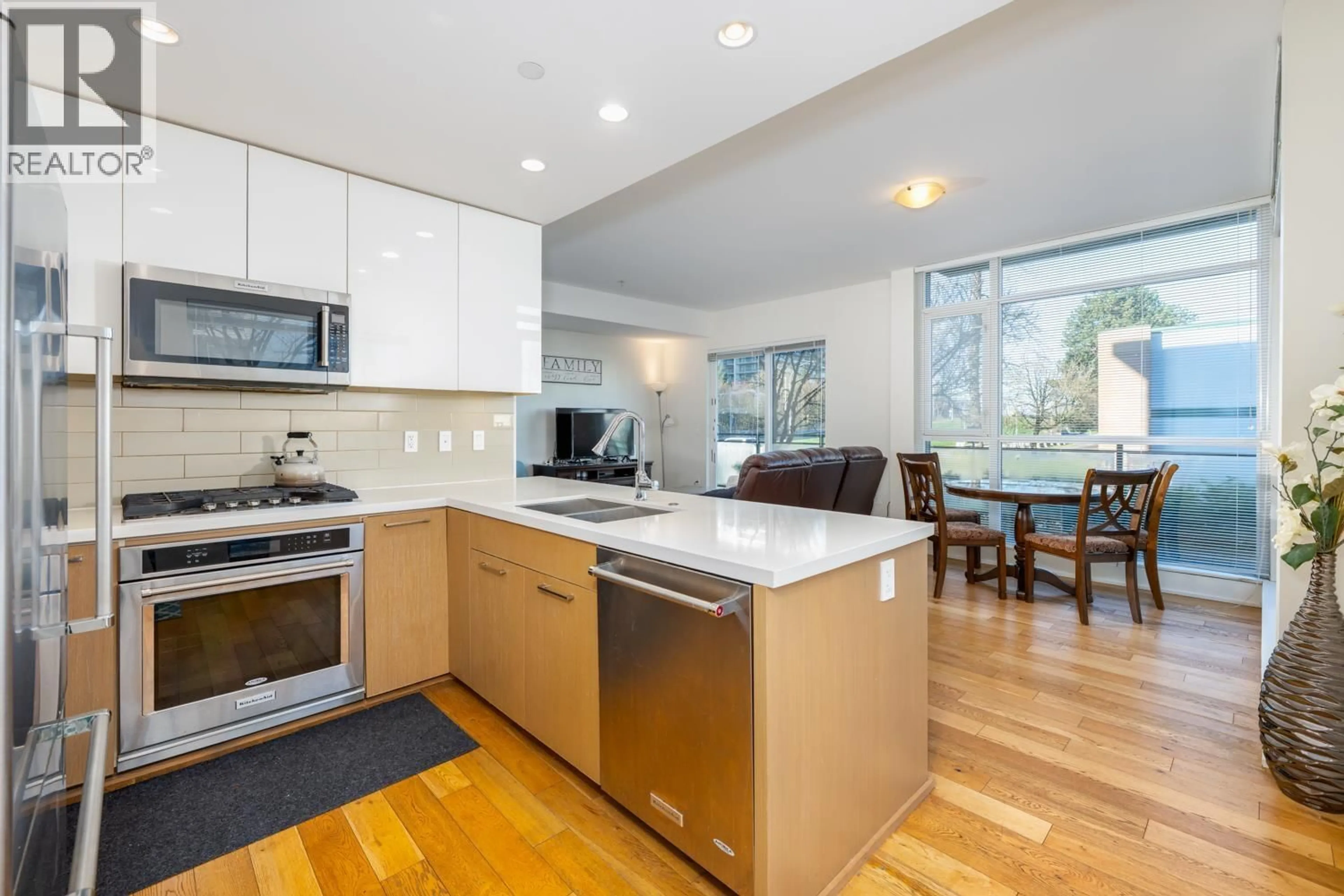 Open concept kitchen, unknown for 127 - 5311 CEDARBRIDGE WAY, Richmond British Columbia V6X0M3