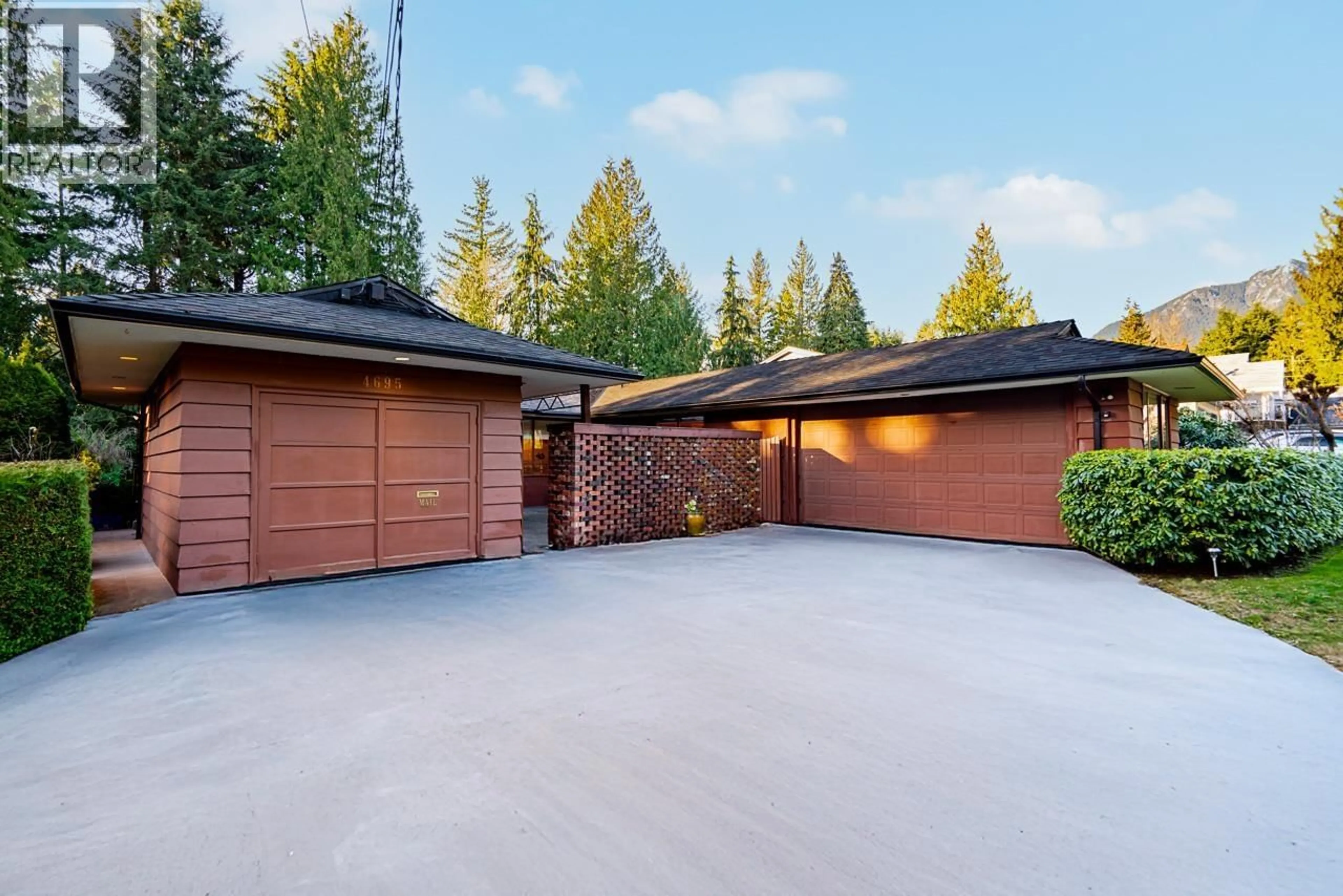 Indoor garage for 4695 MAPLERIDGE DRIVE, North Vancouver British Columbia V7R3T6