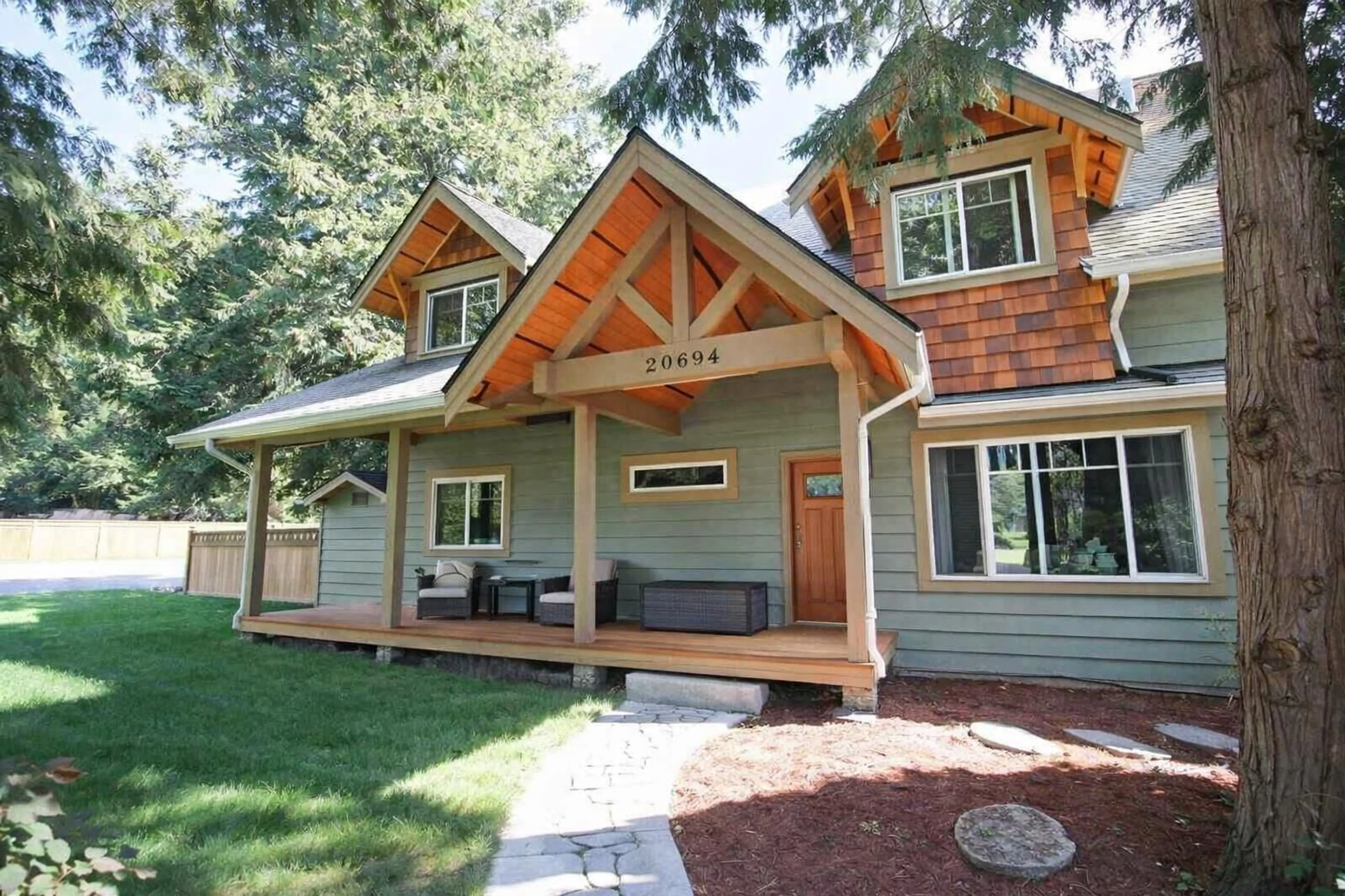 Home with vinyl exterior material, unknown for 20694 39 AVENUE, Langley British Columbia V3A2V6