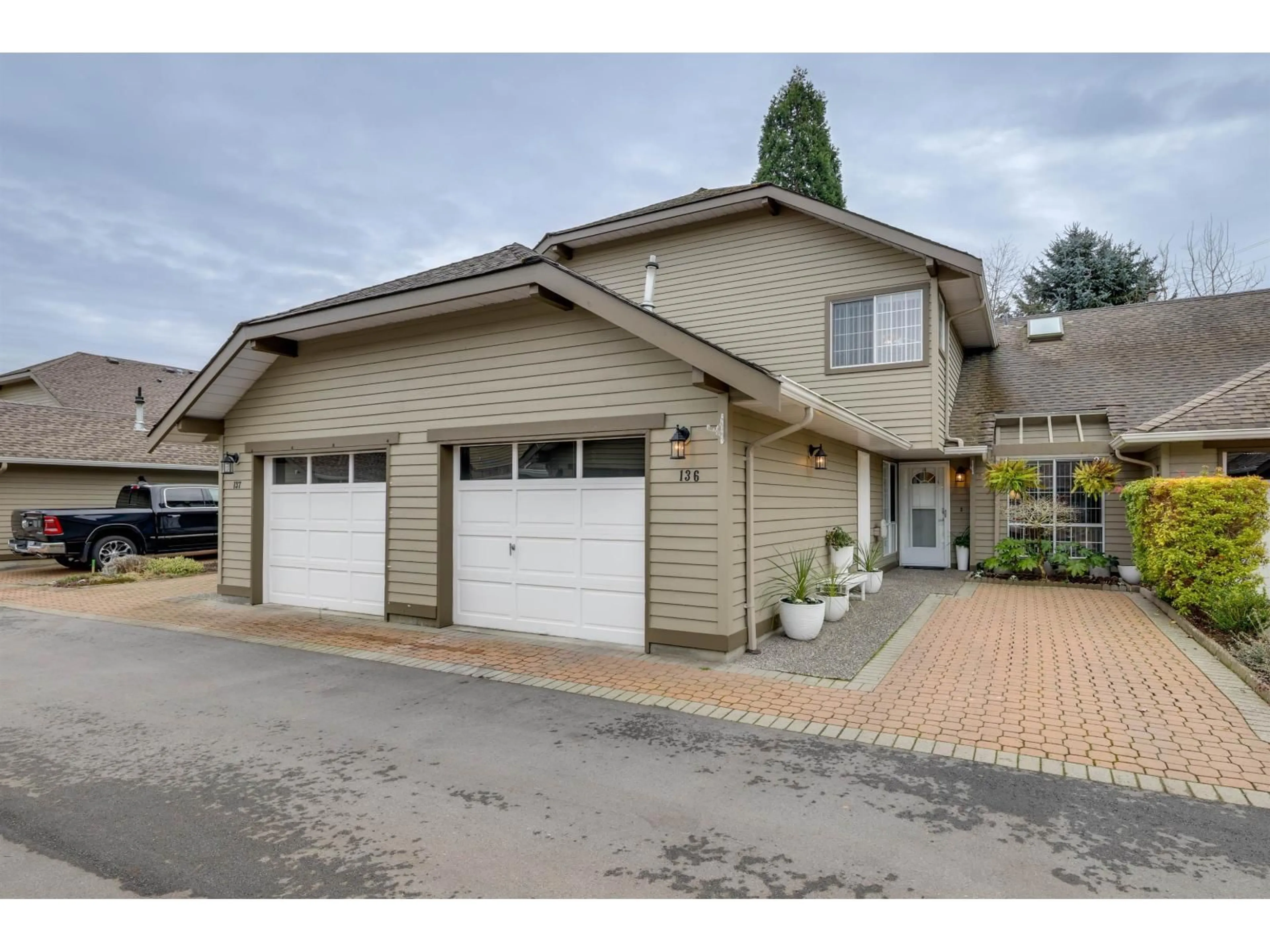Indoor garage for 136 - 16275 15 AVENUE, Surrey British Columbia V4A1L4