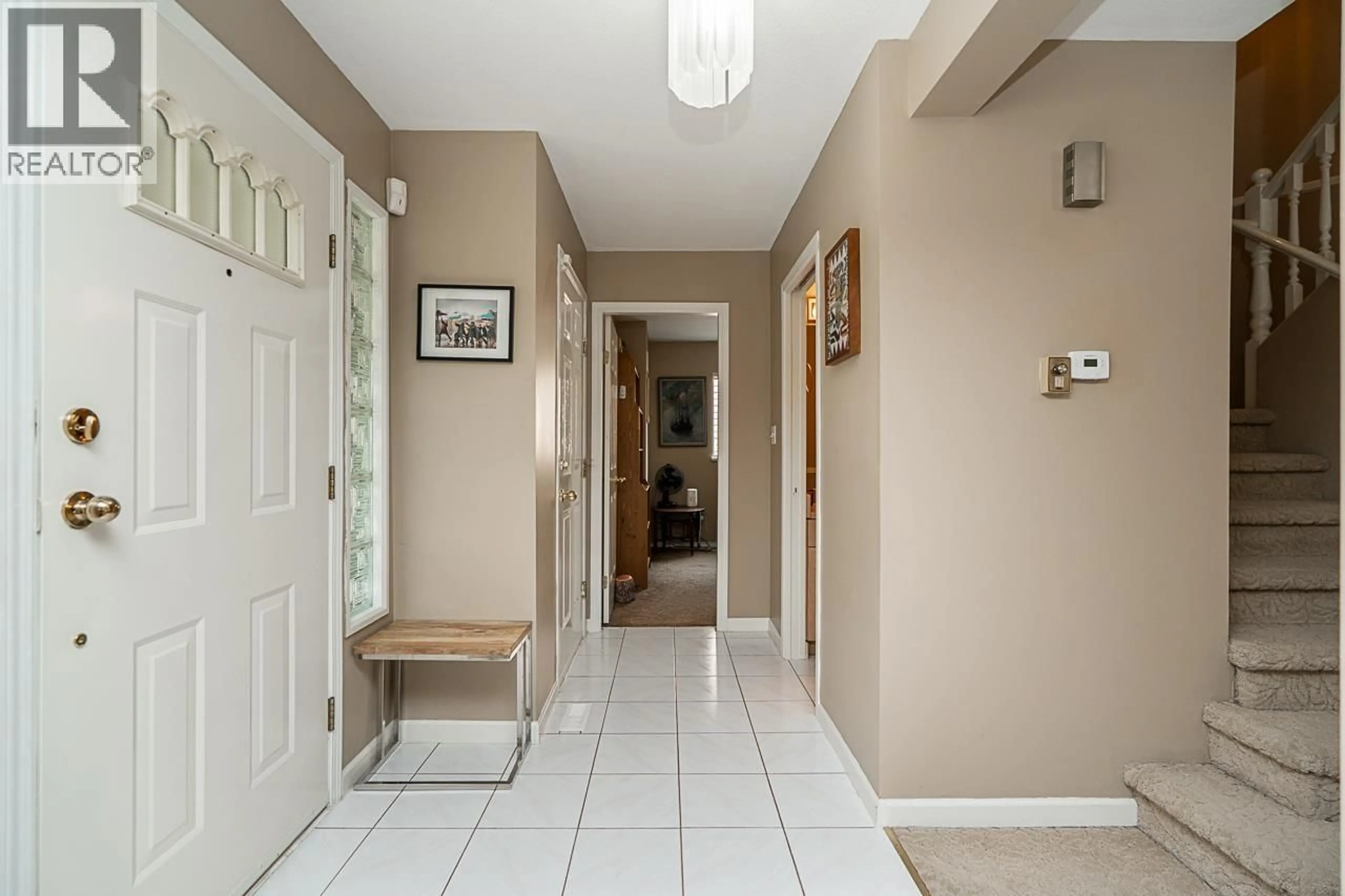Indoor foyer for 12514 220 STREET, Maple Ridge British Columbia V2X0V6