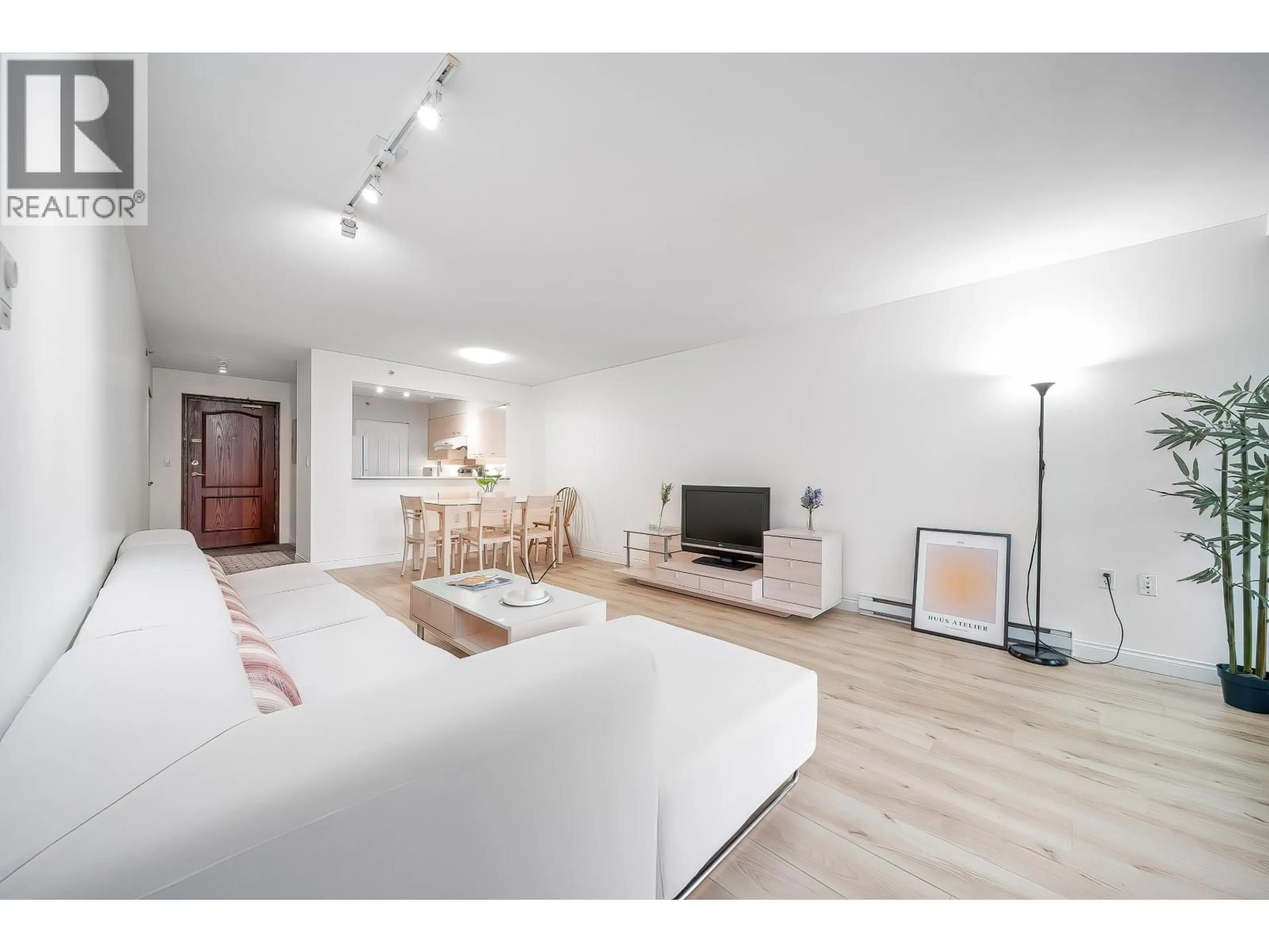 Living room with furniture, wood/laminate floor for 811 - 7380 ELMBRIDGE WAY, Richmond British Columbia V6X4A1