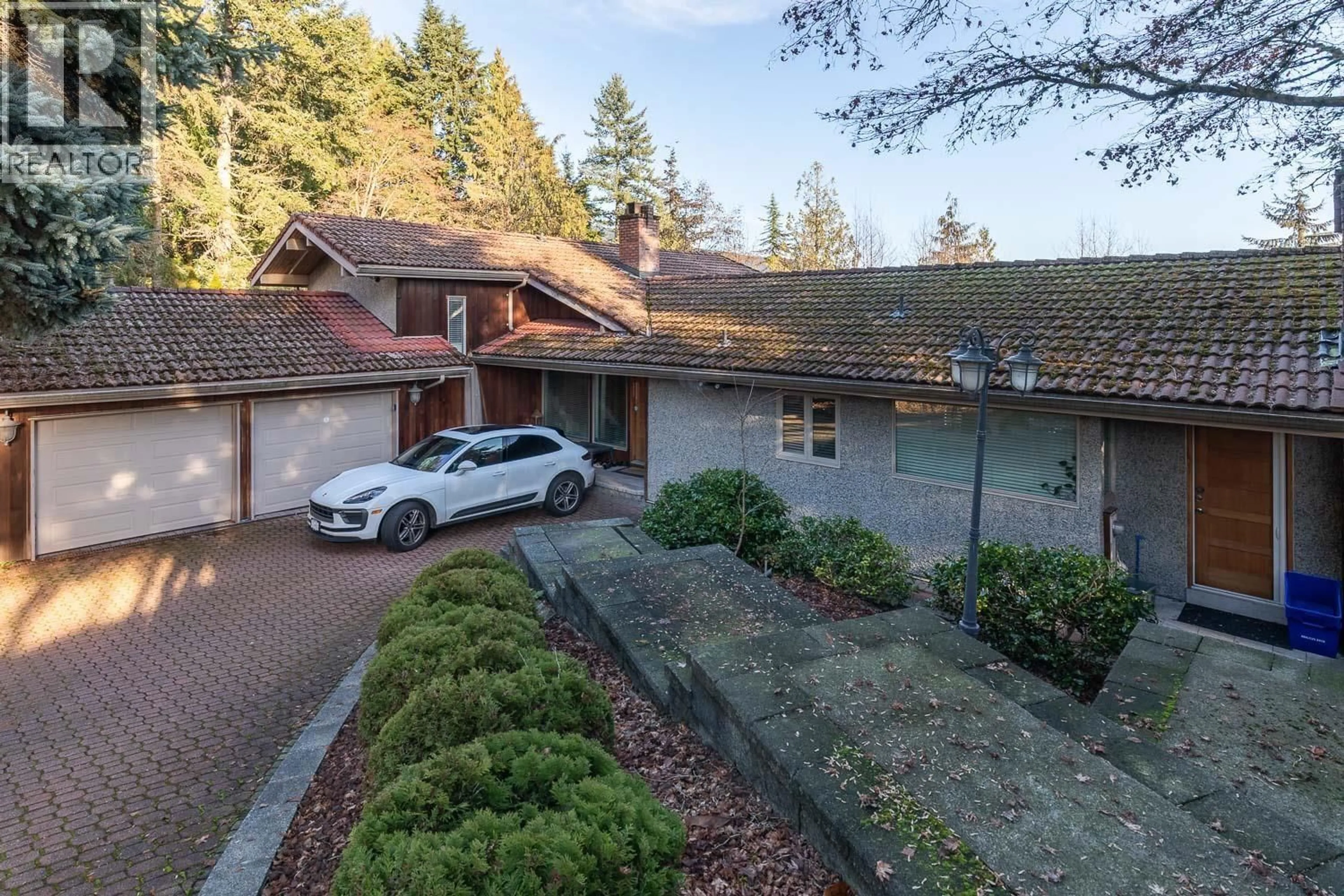 A pic from outside/outdoor area/front of a property/back of a property/a pic from drone, street for 1448 SANDHURST PLACE, West Vancouver British Columbia V7S2P3