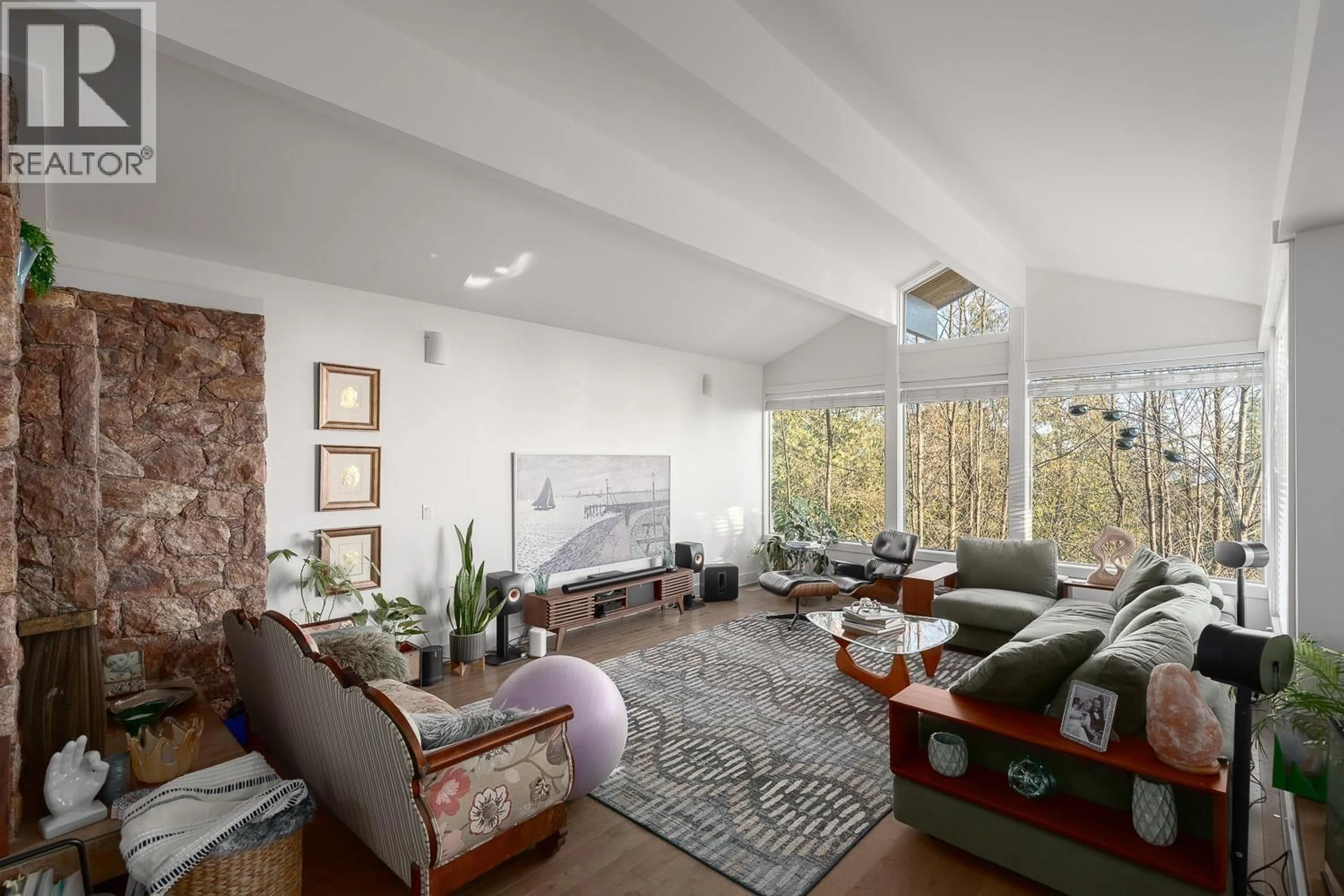 Living room with furniture, unknown for 1448 SANDHURST PLACE, West Vancouver British Columbia V7S2P3