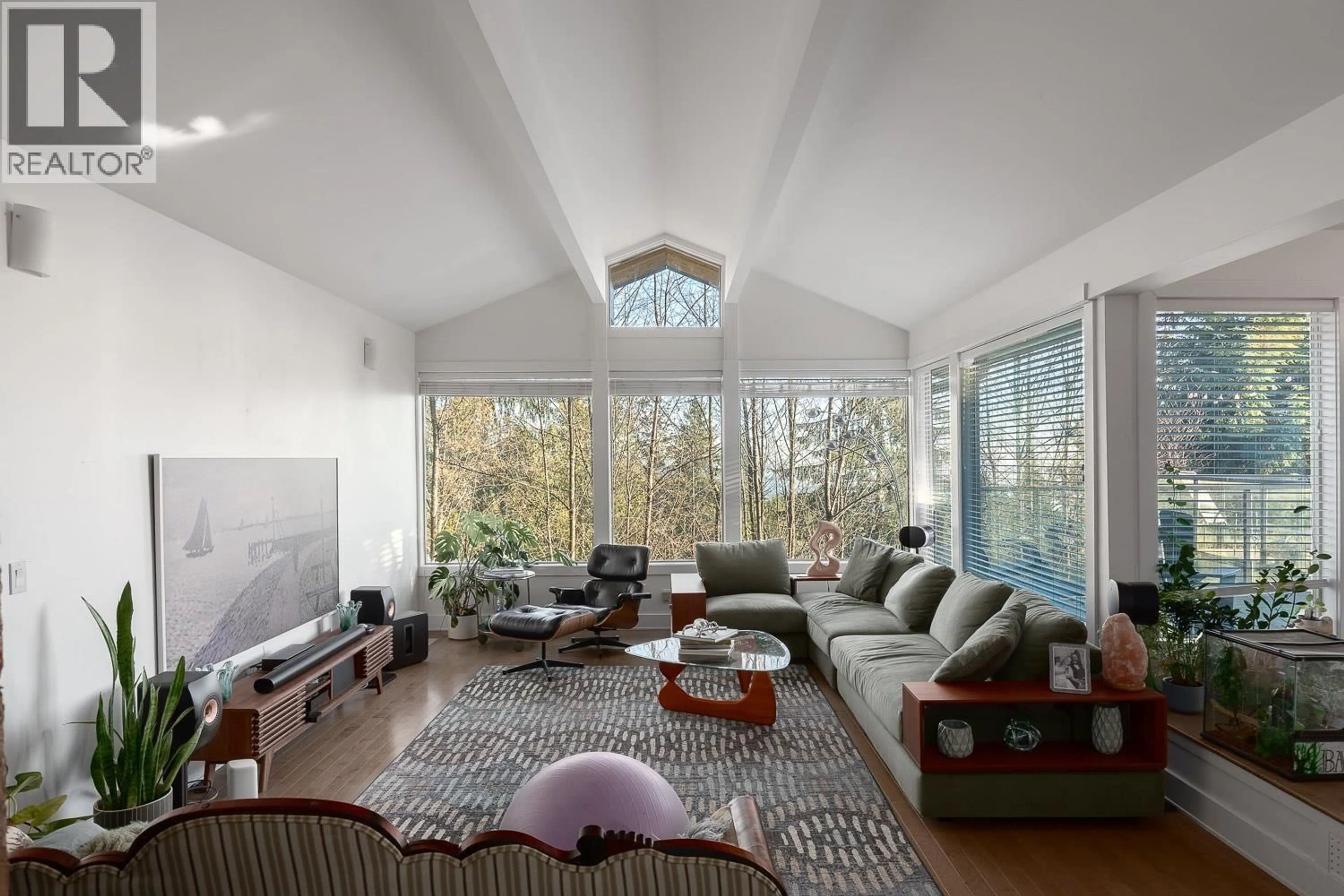 Living room with furniture, unknown for 1448 SANDHURST PLACE, West Vancouver British Columbia V7S2P3