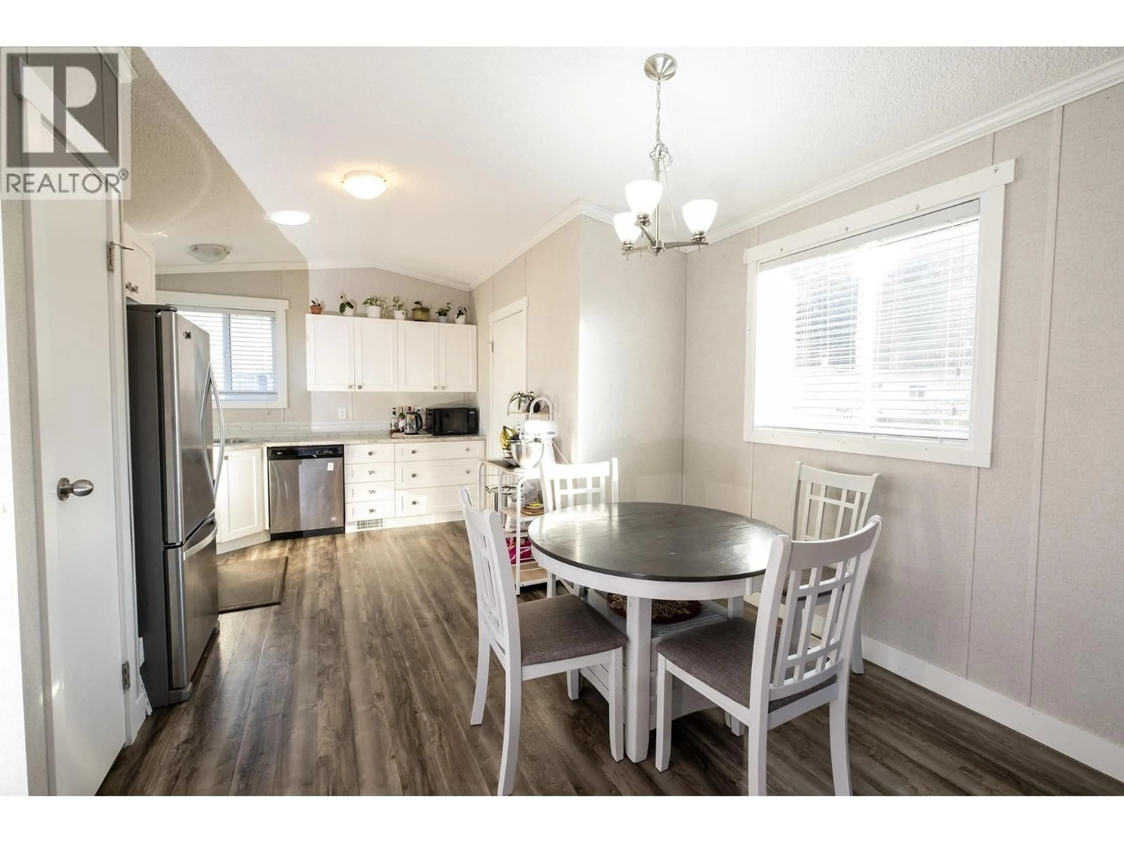Open concept kitchen, wood/laminate floor for 139 - 1413 SUNSHINE COAST HIGHWAY, Gibsons British Columbia V0N1V5