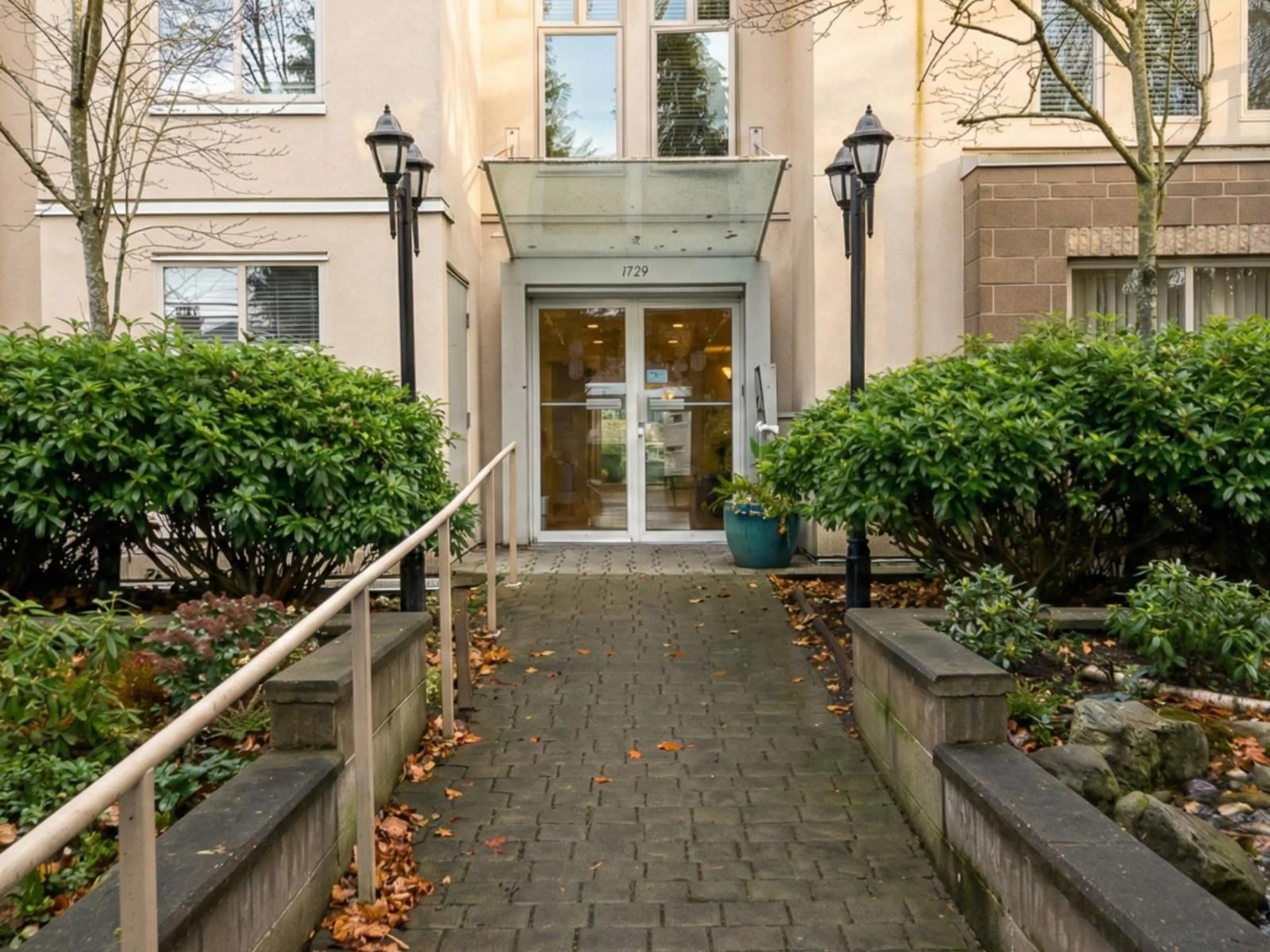 Unknown for 205 - 1929 154 STREET, Surrey British Columbia V4A4S2