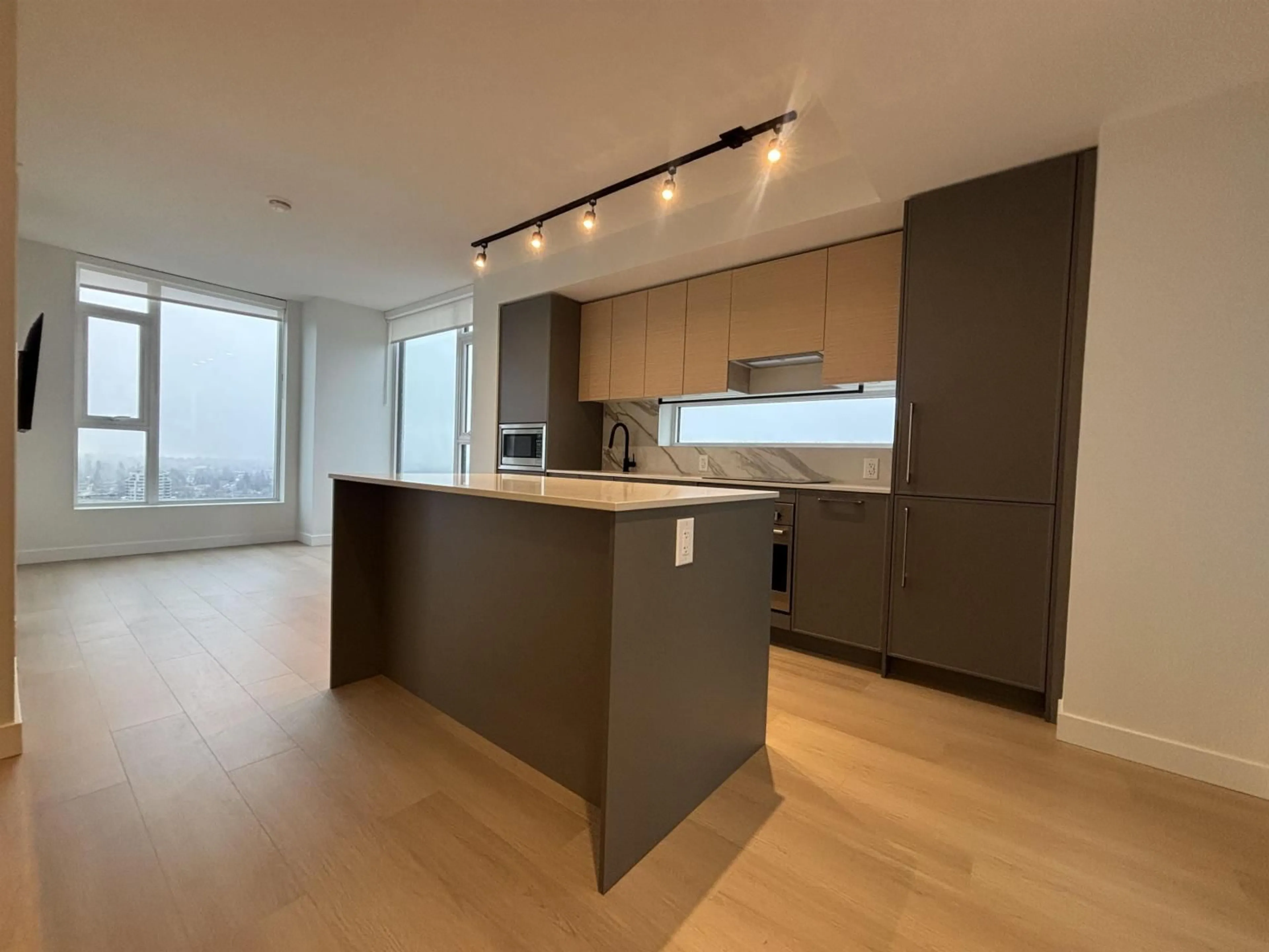 Open concept kitchen, wood/laminate floor for 3508 - 13725 GEORGE JUNCTION, Surrey British Columbia V3T0V7