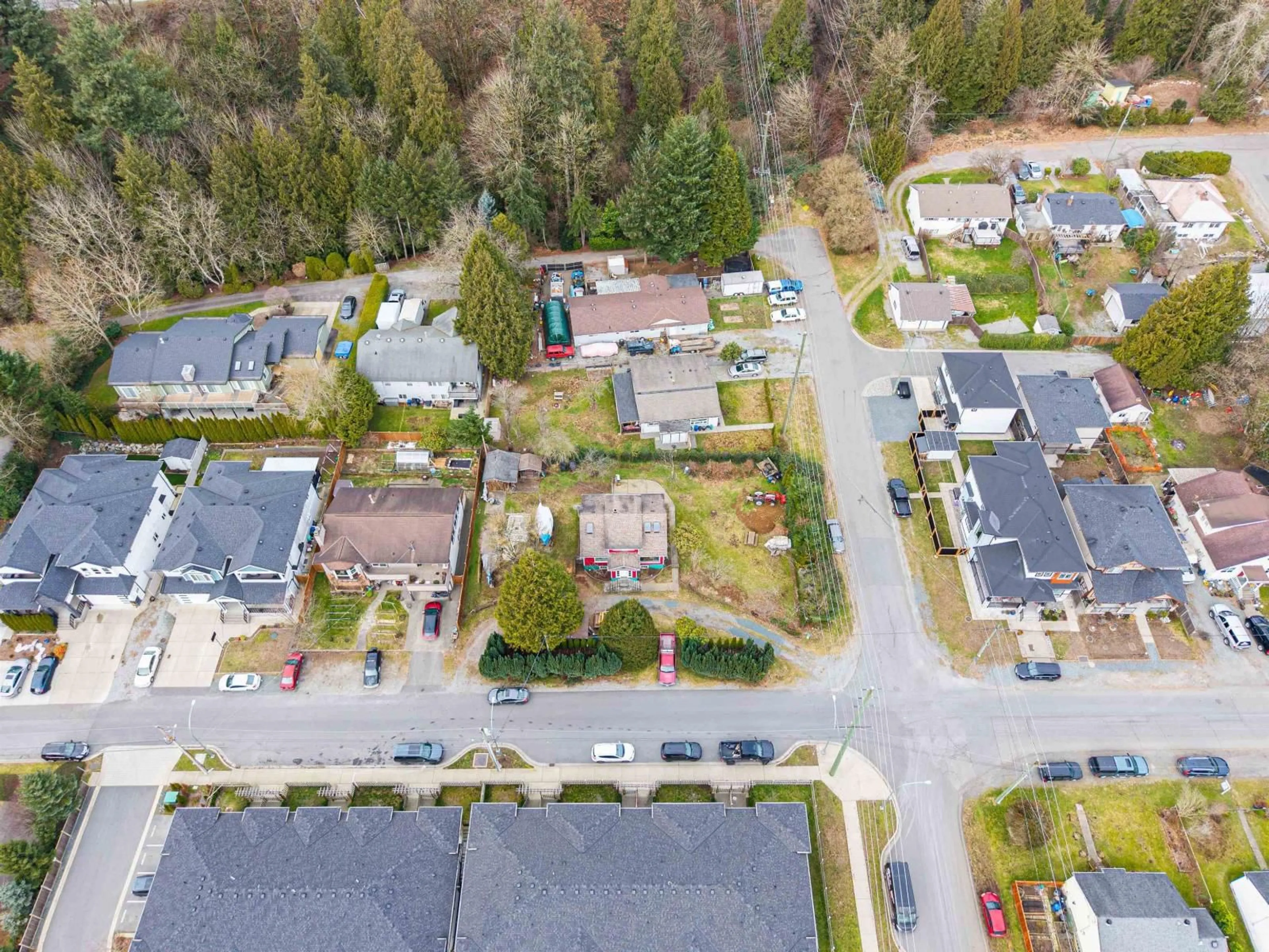 A pic from outside/outdoor area/front of a property/back of a property/a pic from drone, street for 32789 4 AVENUE, Mission British Columbia V2V1R5