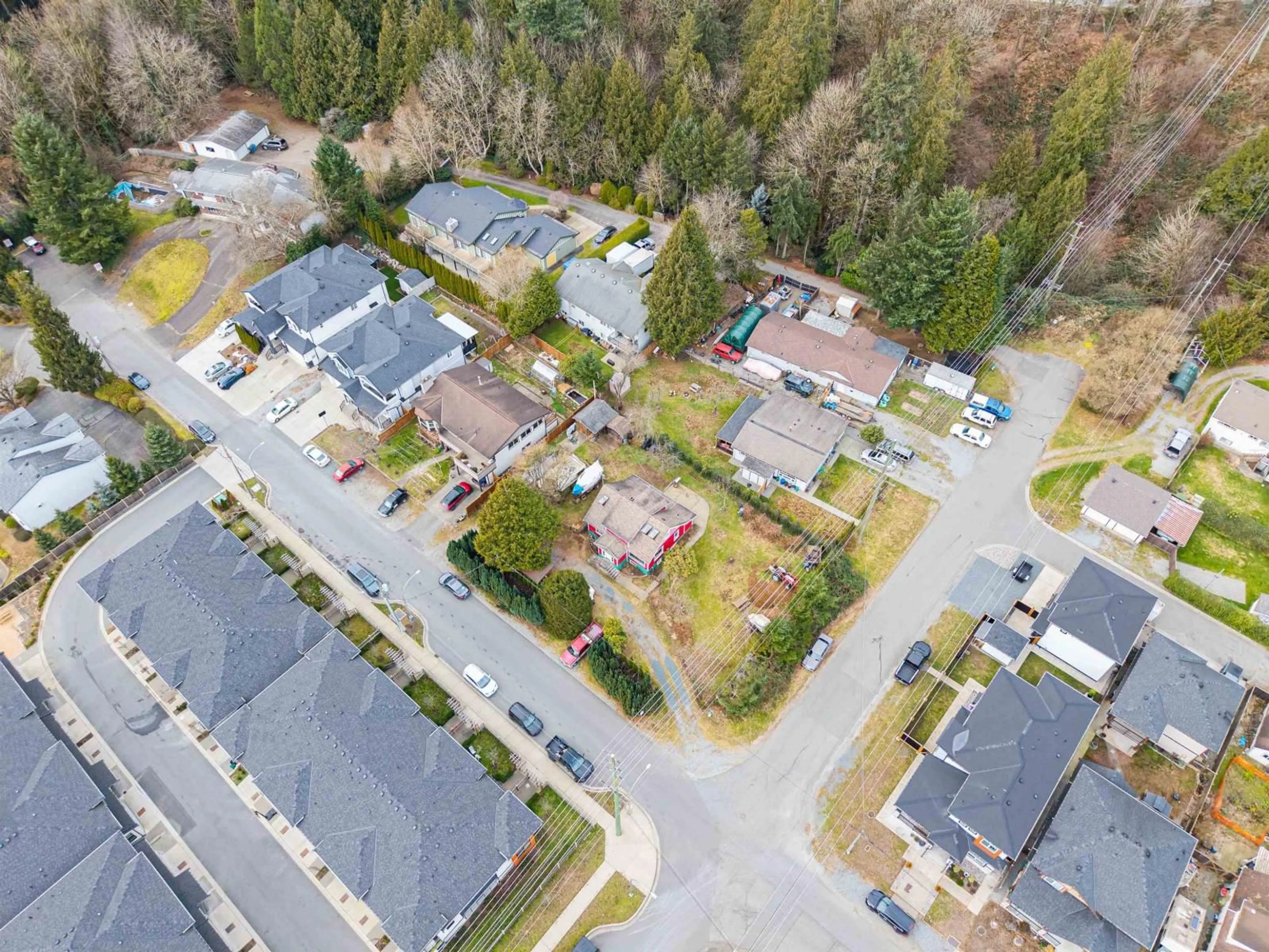 A pic from outside/outdoor area/front of a property/back of a property/a pic from drone, street for 32789 4 AVENUE, Mission British Columbia V2V1R5