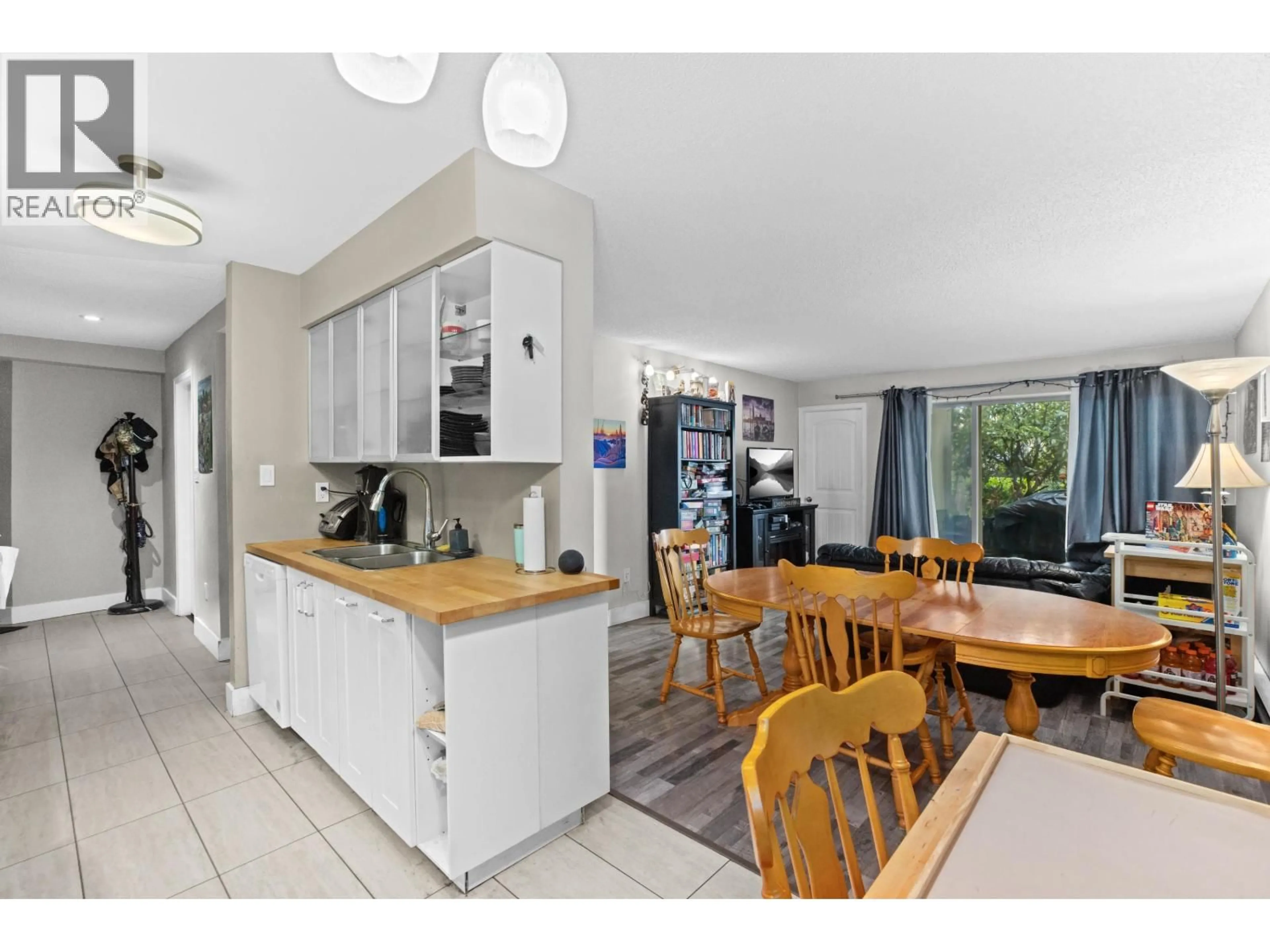 Open concept kitchen, unknown for 112 - 9847 MANCHESTER DRIVE, Burnaby British Columbia V3N4P4