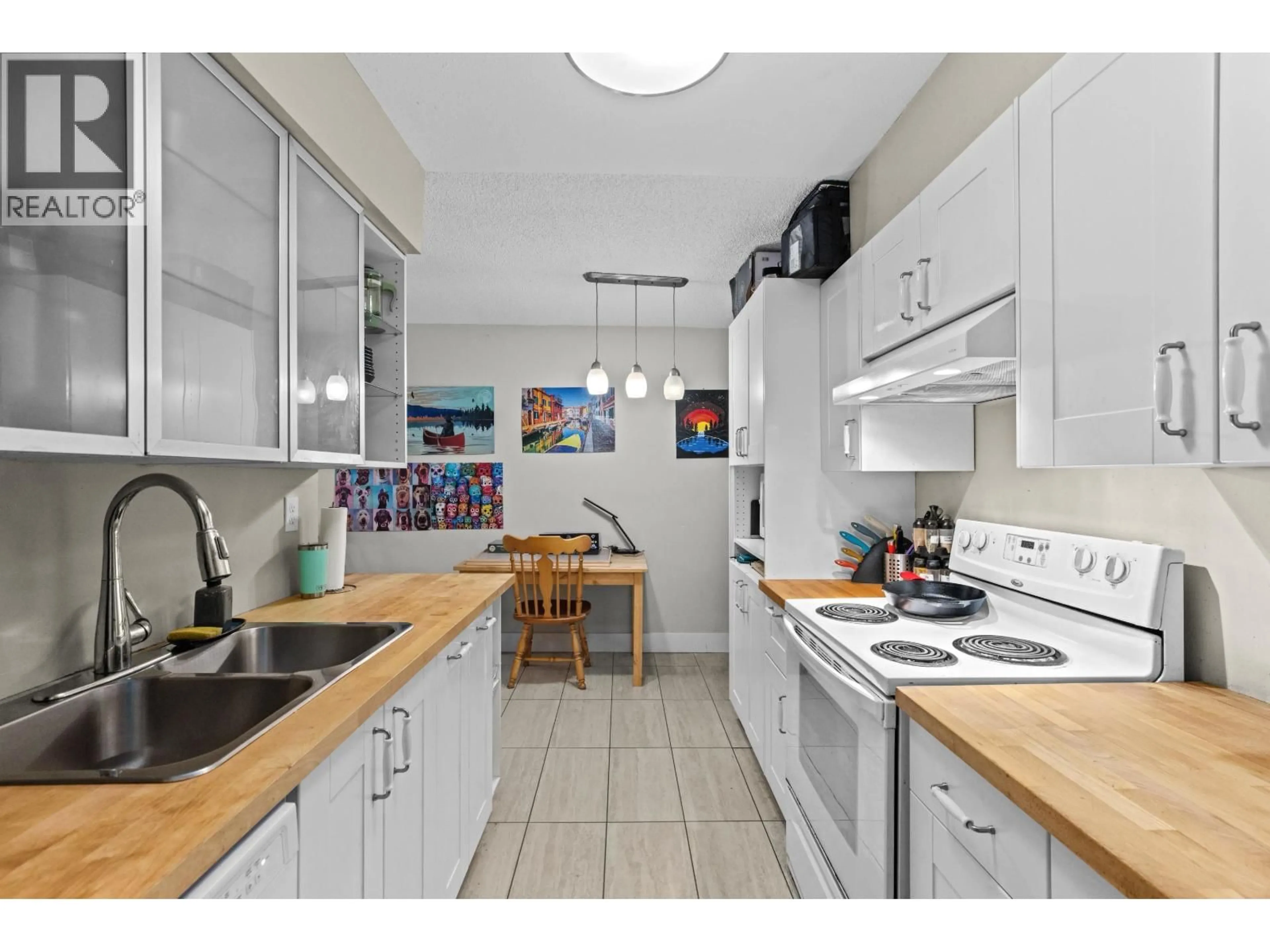 Standard kitchen, ceramic/tile floor for 112 - 9847 MANCHESTER DRIVE, Burnaby British Columbia V3N4P4