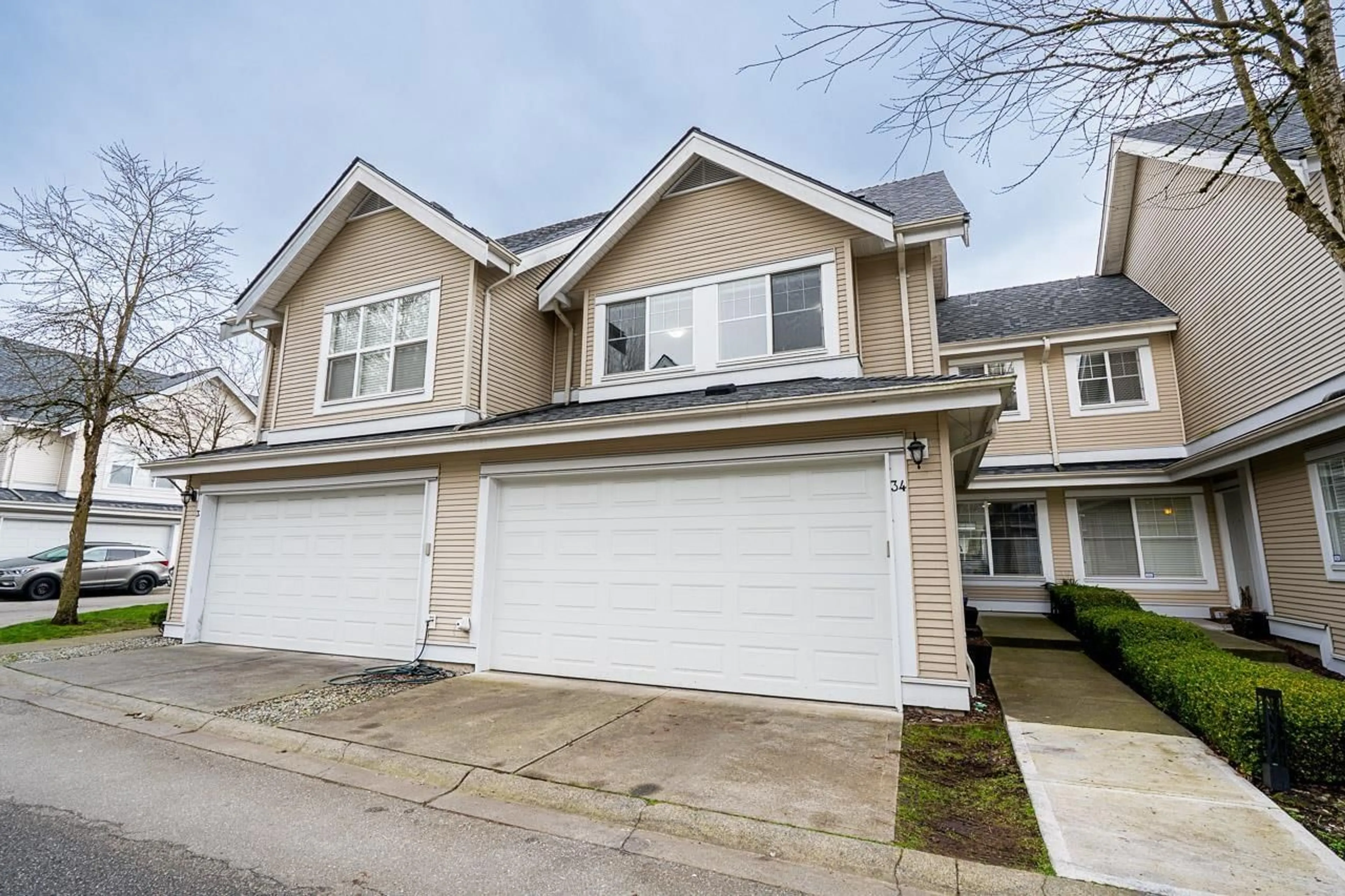 Home with vinyl exterior material, street for 34 - 17097 64 AVENUE, Surrey British Columbia V3S1Y5