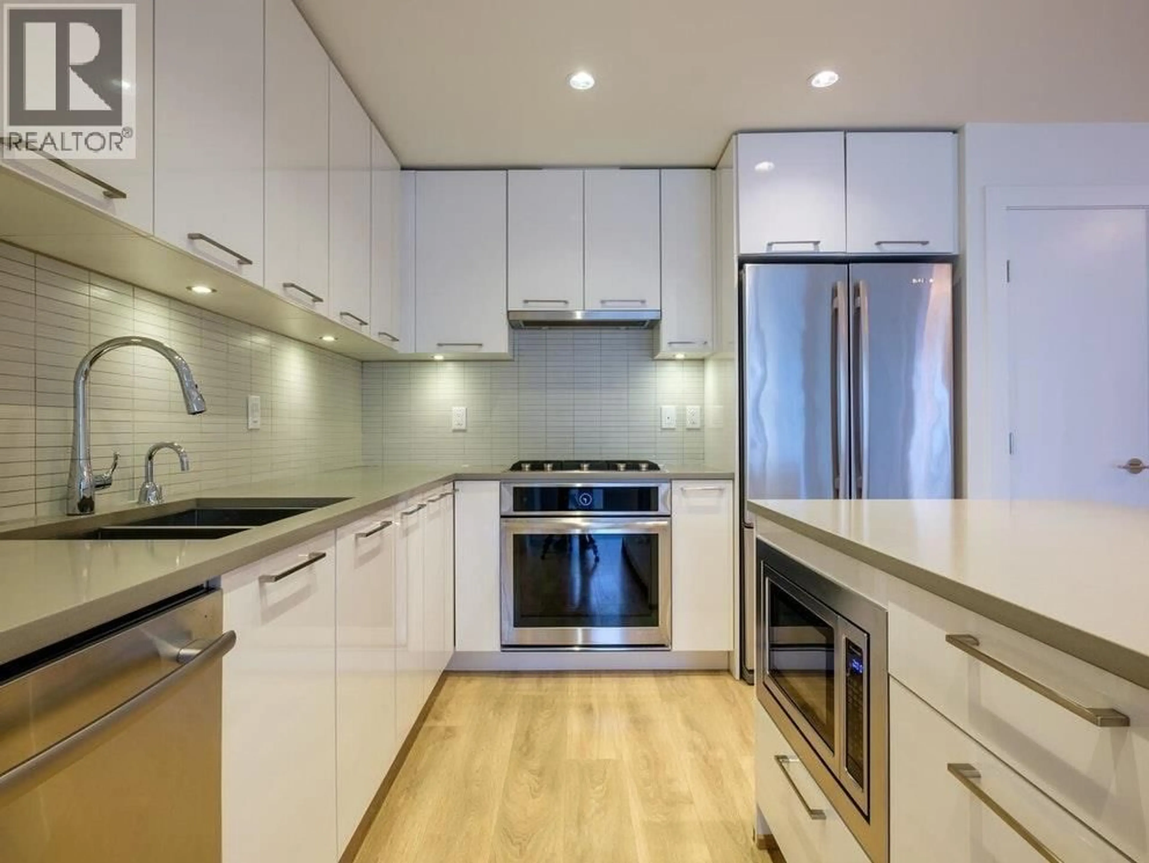 Contemporary kitchen, unknown for 607 - 3488 SAWMILL CRESCENT, Vancouver British Columbia V5S0C7