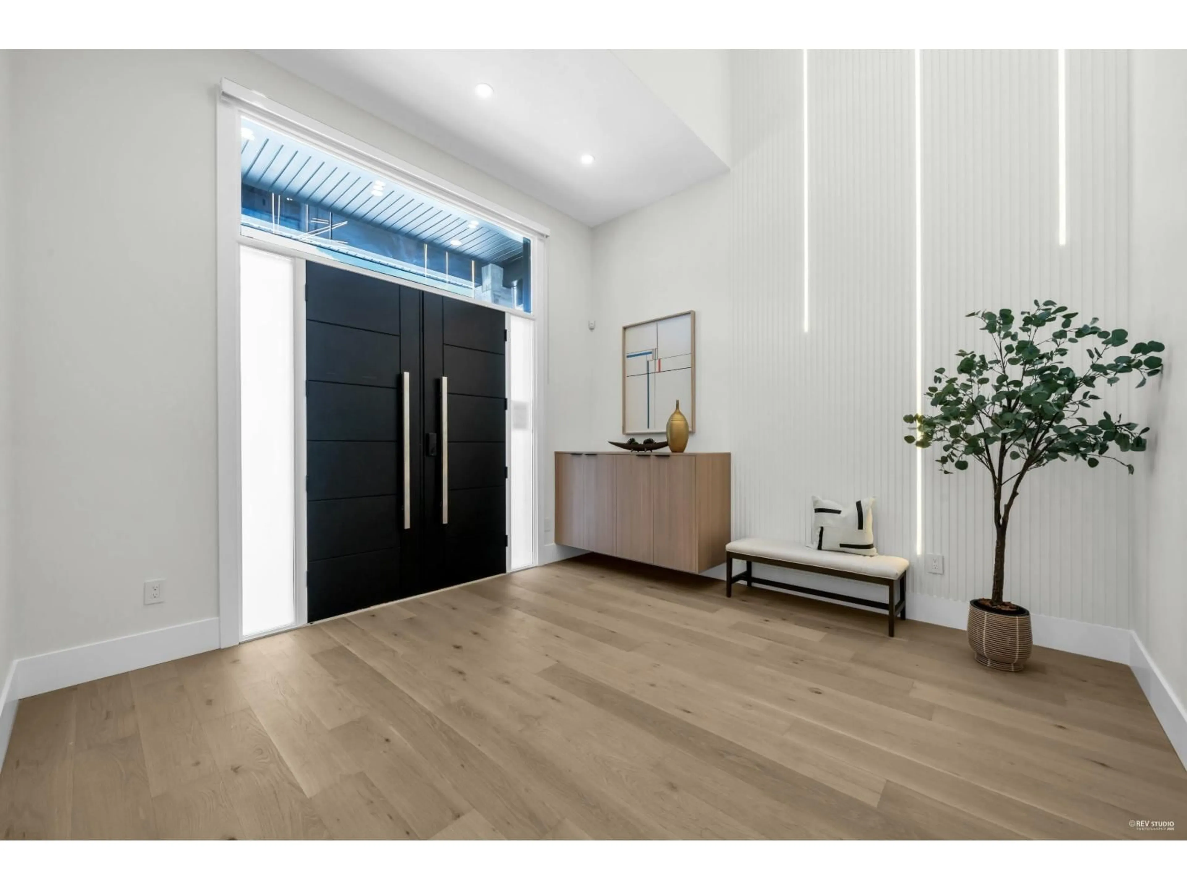 Indoor entryway for 10062 174A STREET, Surrey British Columbia V4N4L7