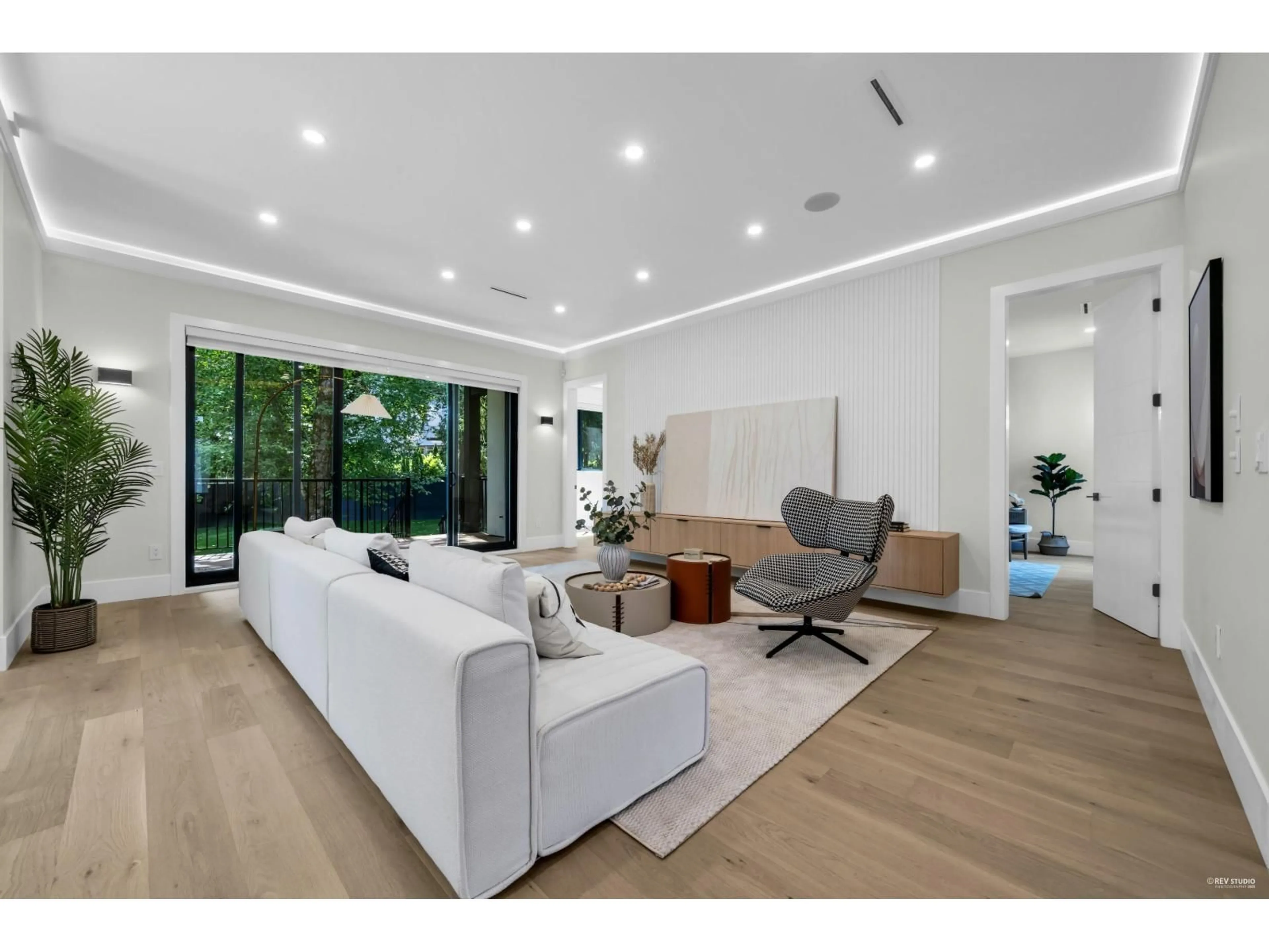 Living room with furniture, wood/laminate floor for 10062 174A STREET, Surrey British Columbia V4N4L7