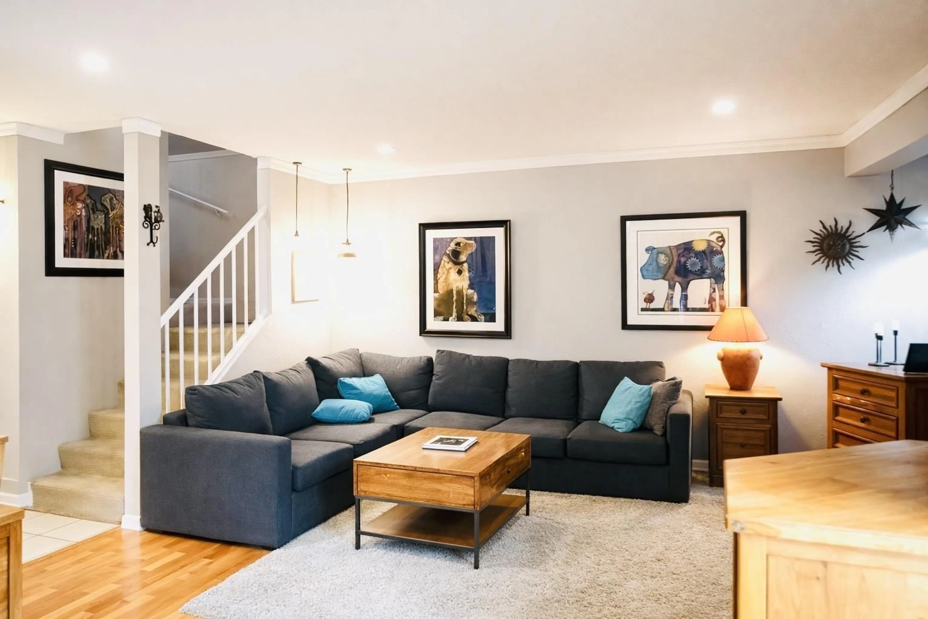 Living room with furniture, wood/laminate floor for 55 - 9955 140 STREET, Surrey British Columbia V3T4M4