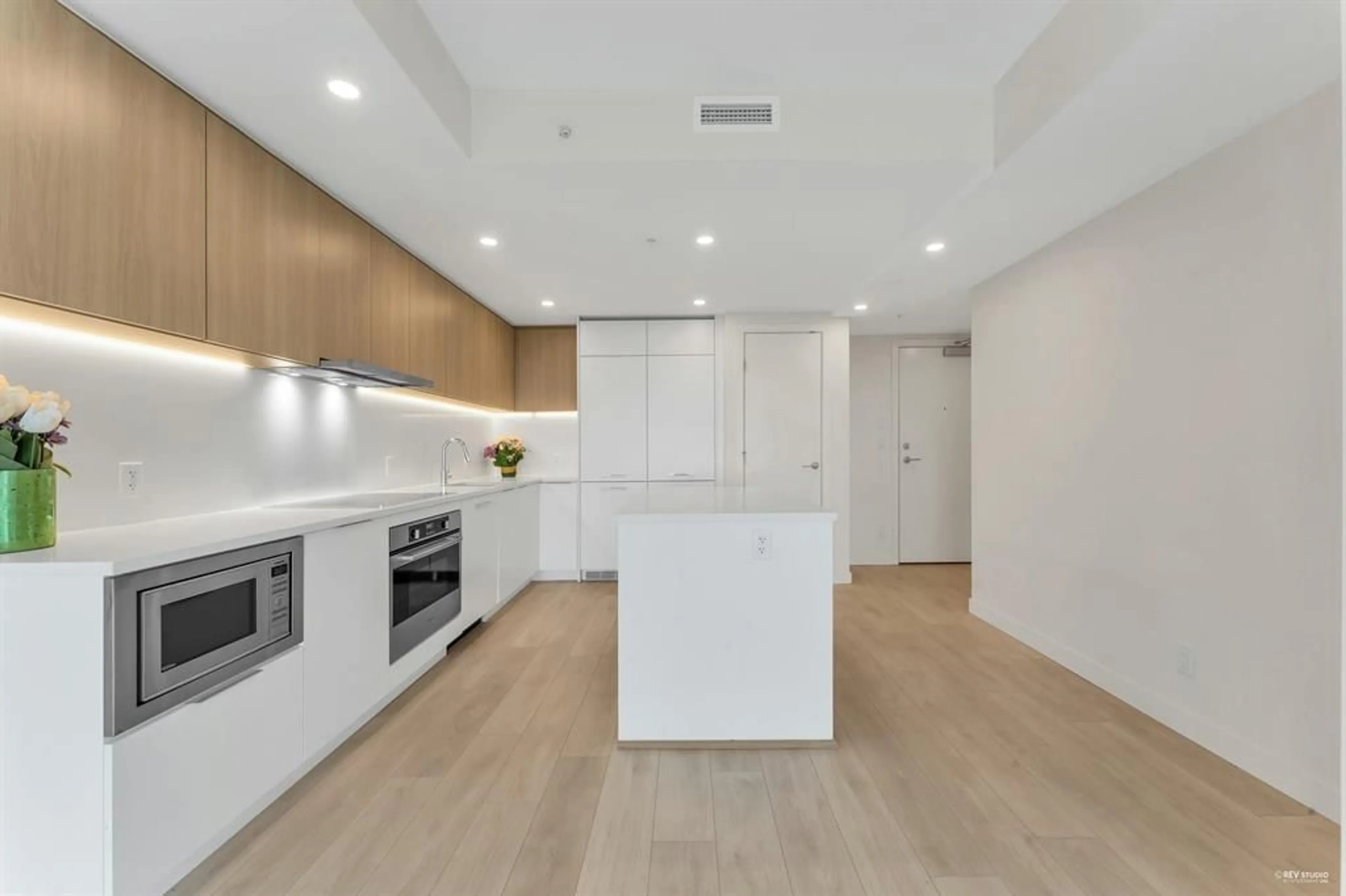 Open concept kitchen, unknown for 1902 - 13318 104 AVENUE, Surrey British Columbia V3T0R2