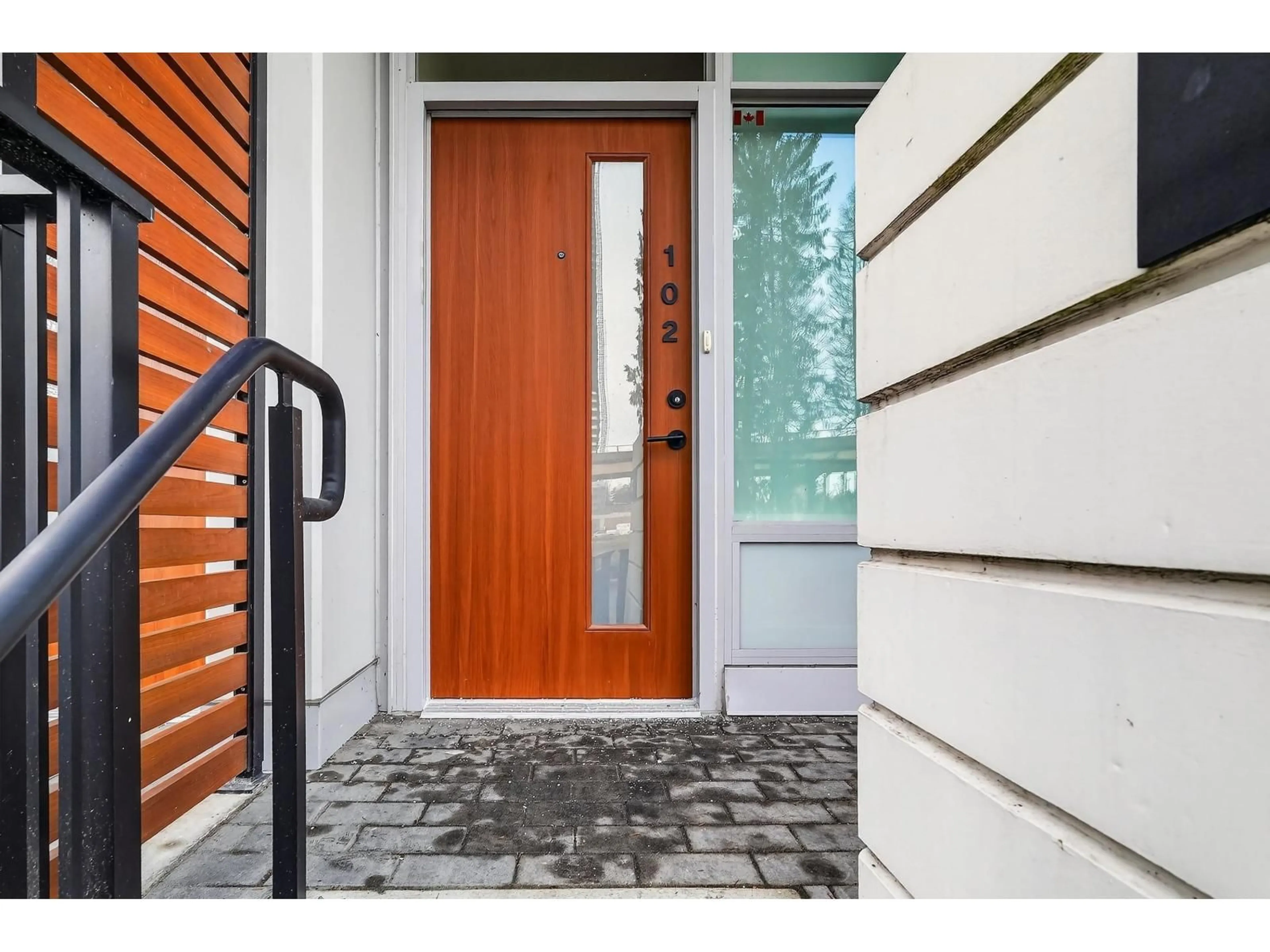 Indoor entryway for 102 - 13428 105 AVENUE, Surrey British Columbia V3T0S6