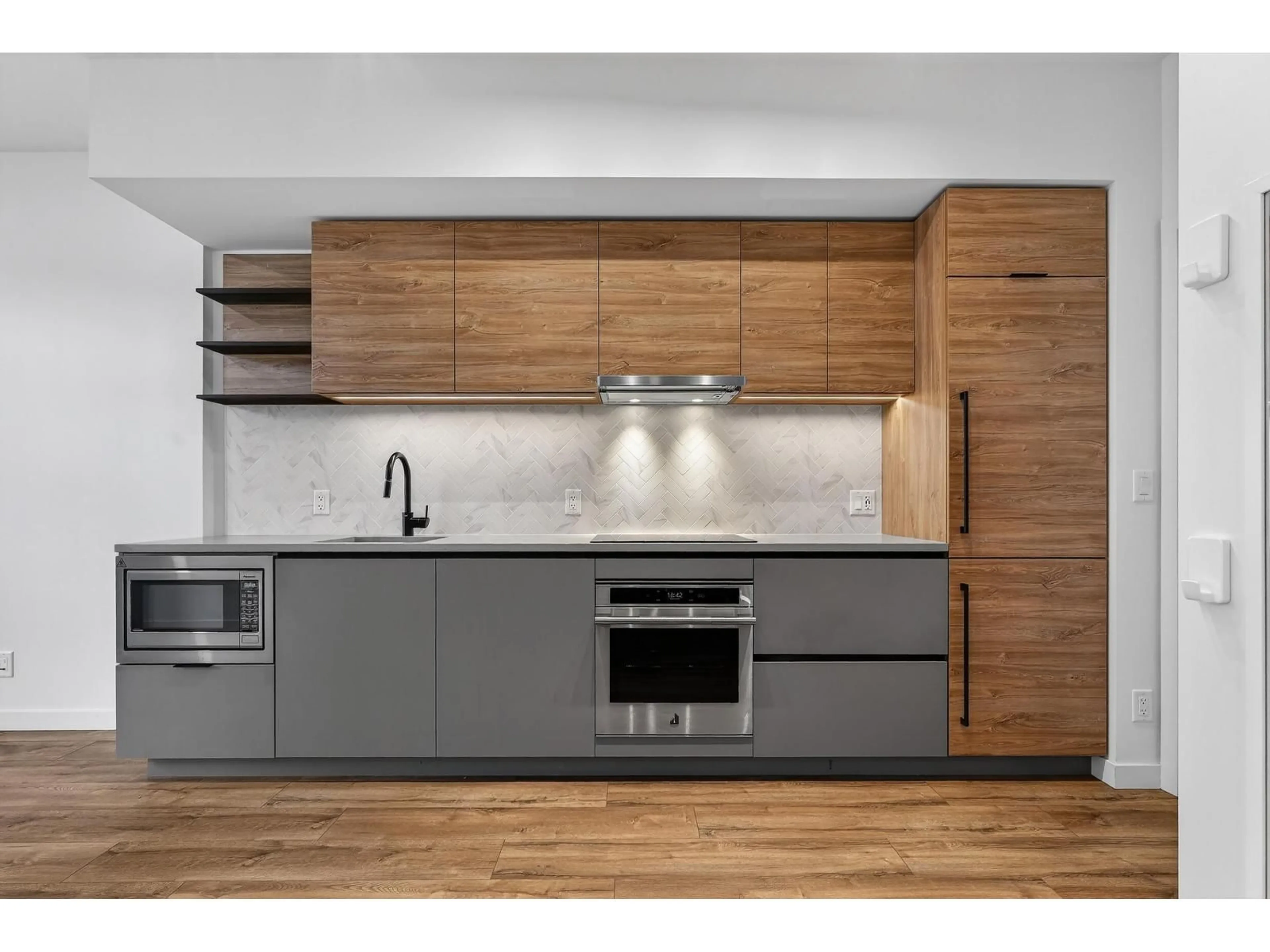 Unknown for 102 - 13428 105 AVENUE, Surrey British Columbia V3T0S6