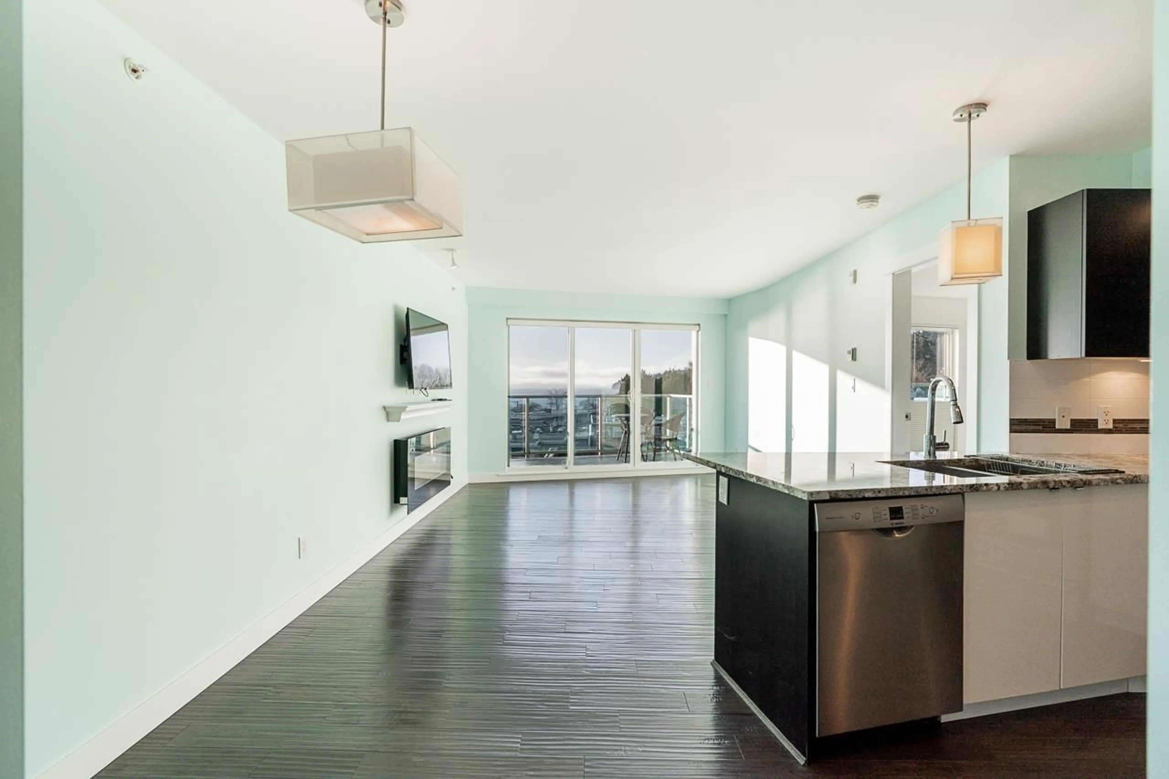 Open concept kitchen, unknown for 603 - 14955 VICTORIA AVENUE, White Rock British Columbia V4B1G2