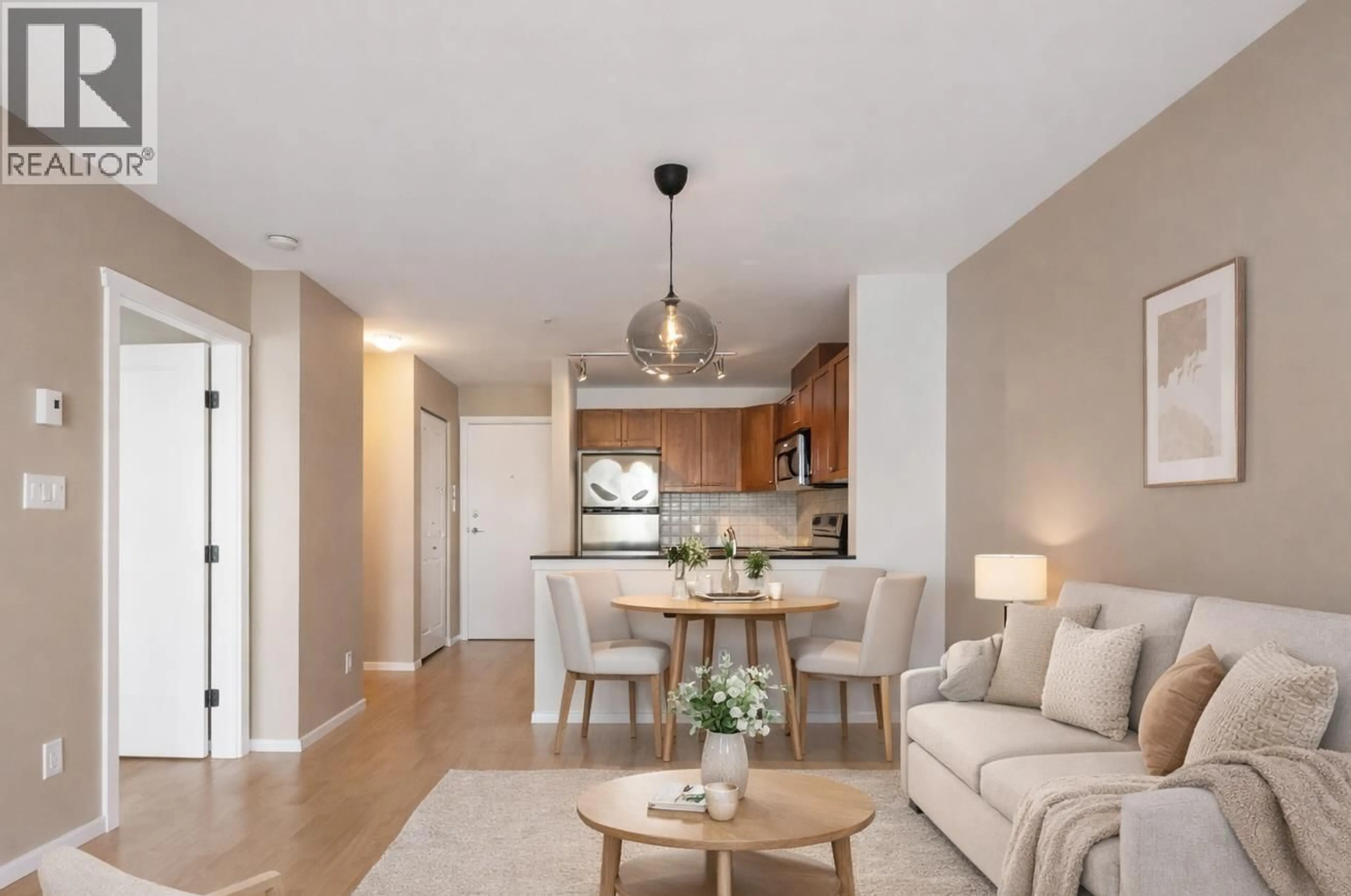 Living room with furniture, unknown for 513 - 315 KNOX STREET, New Westminster British Columbia V3L0B5