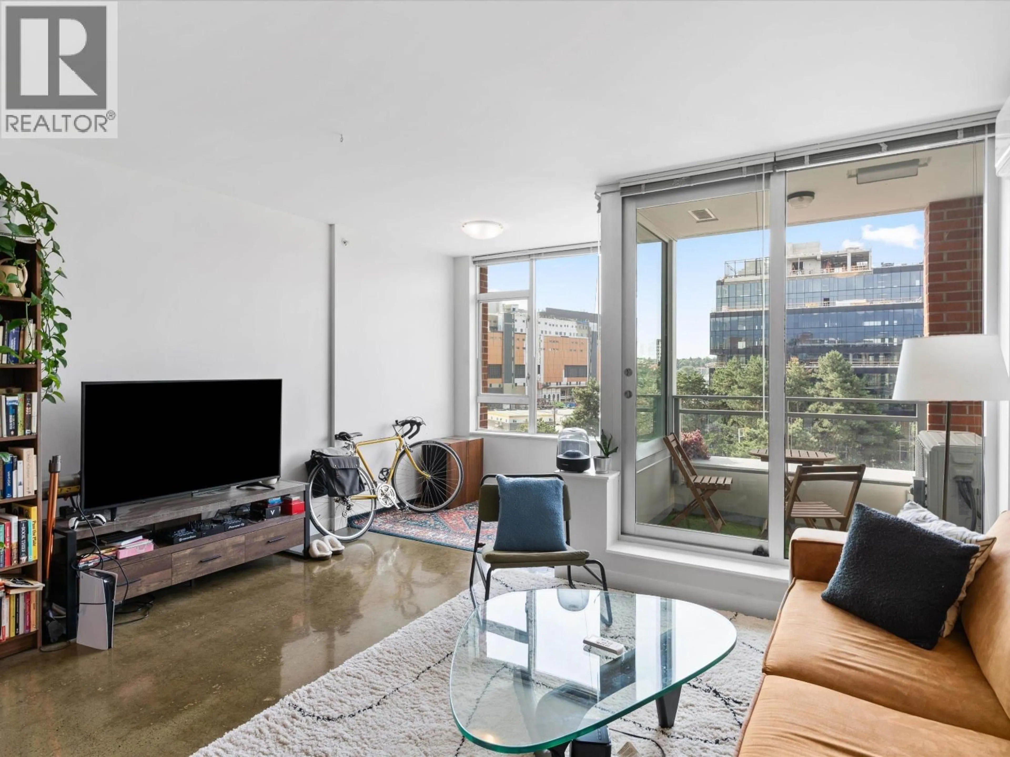 Living room with furniture, unknown for 617 - 221 UNION STREET, Vancouver British Columbia V6A0B4